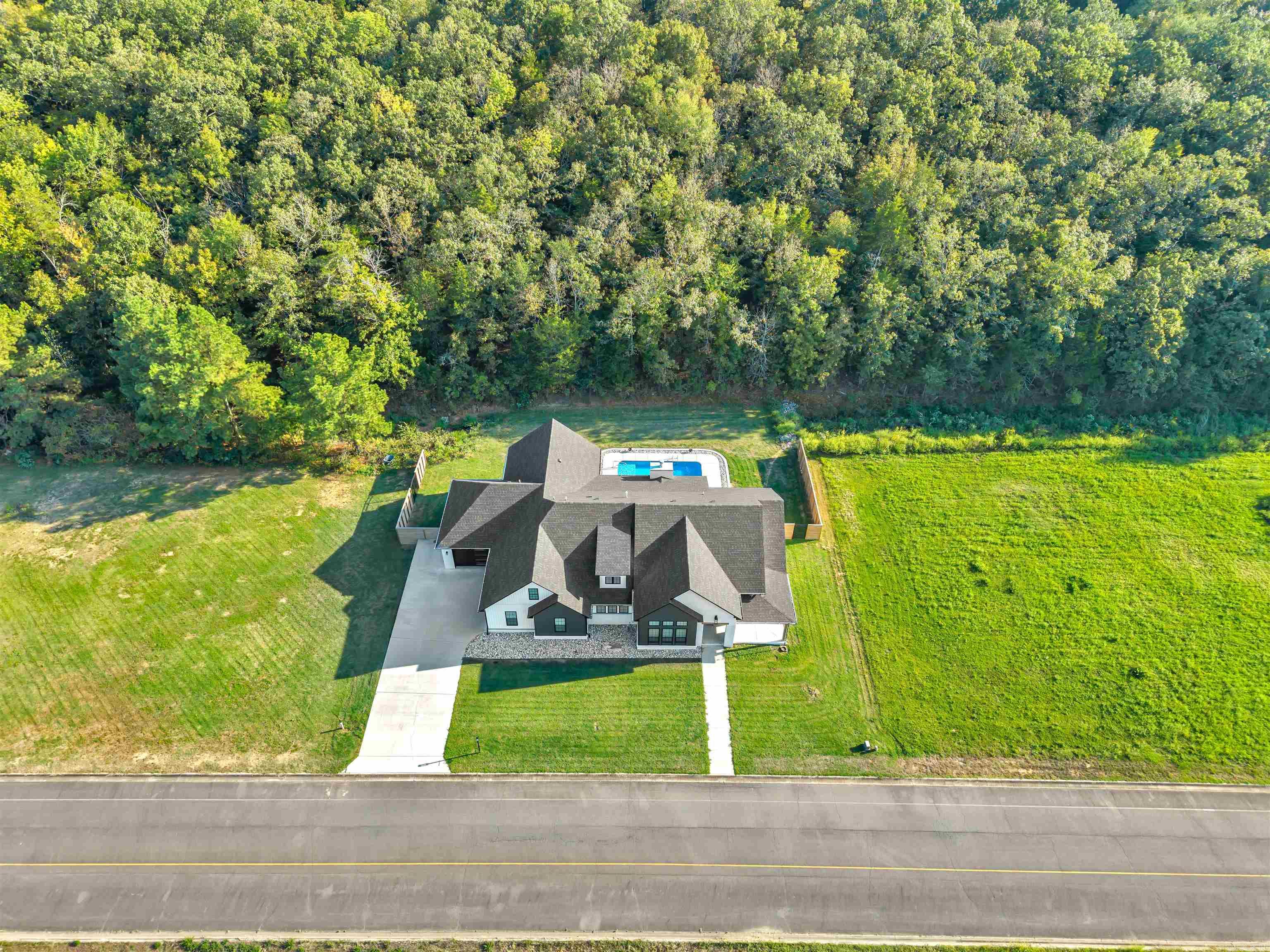 1708 E Holloway  Morrilton, AR