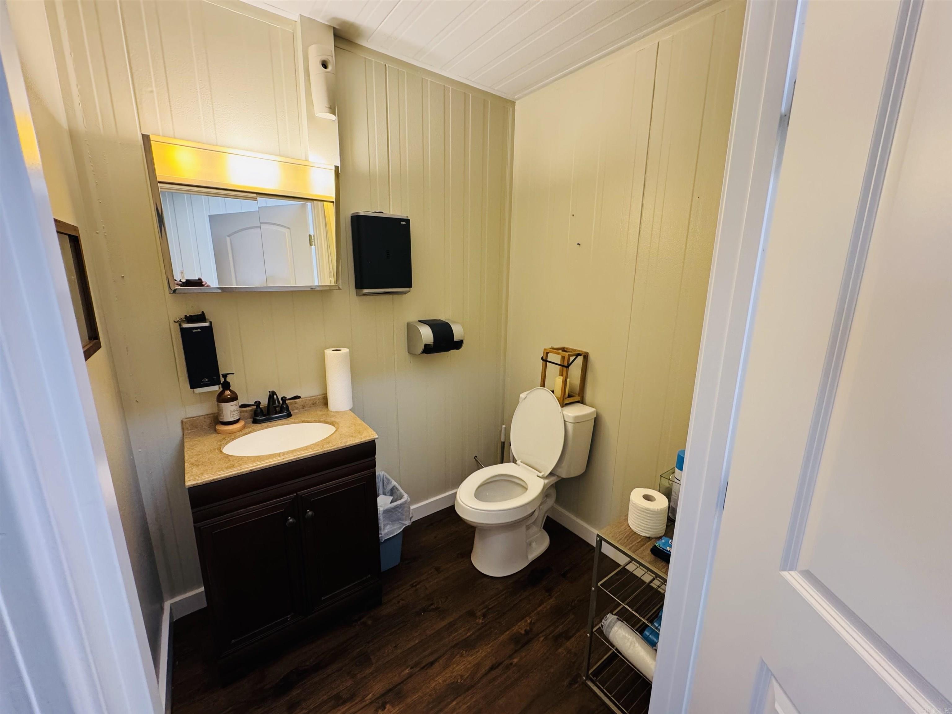 11 N College  Vilonia, AR