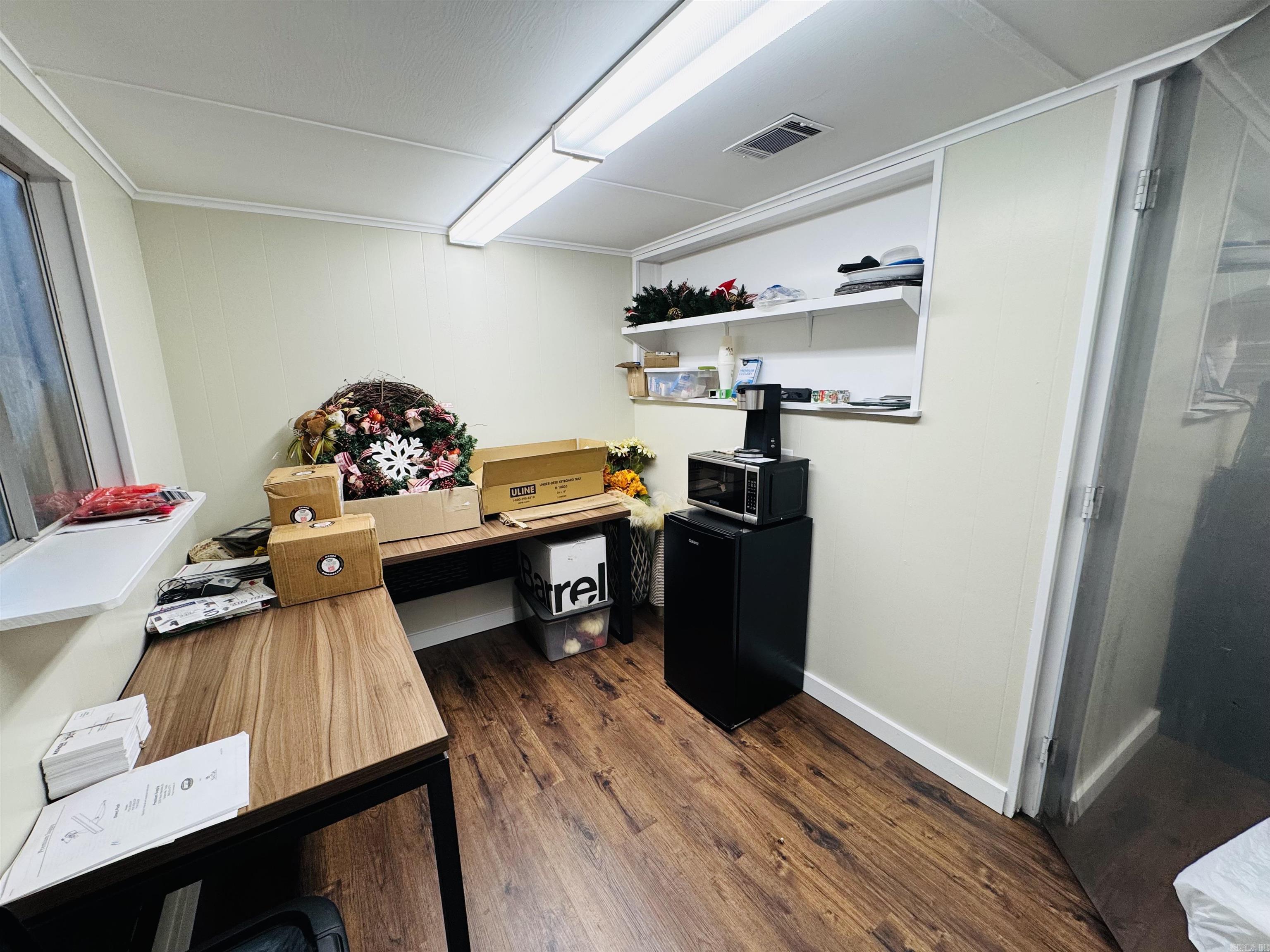 11 N College  Vilonia, AR