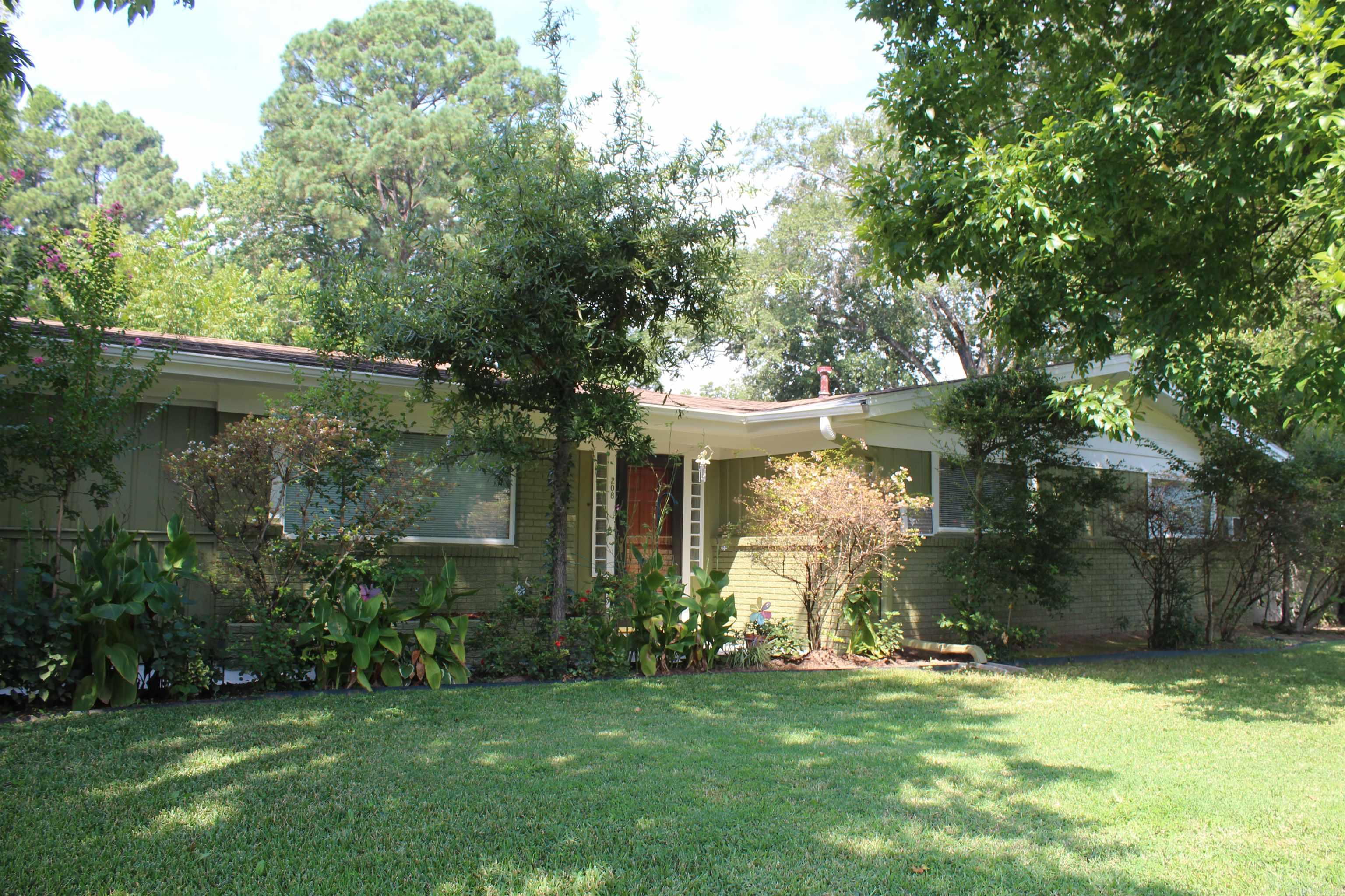 208 S Phoenix Ave  Russellville, AR