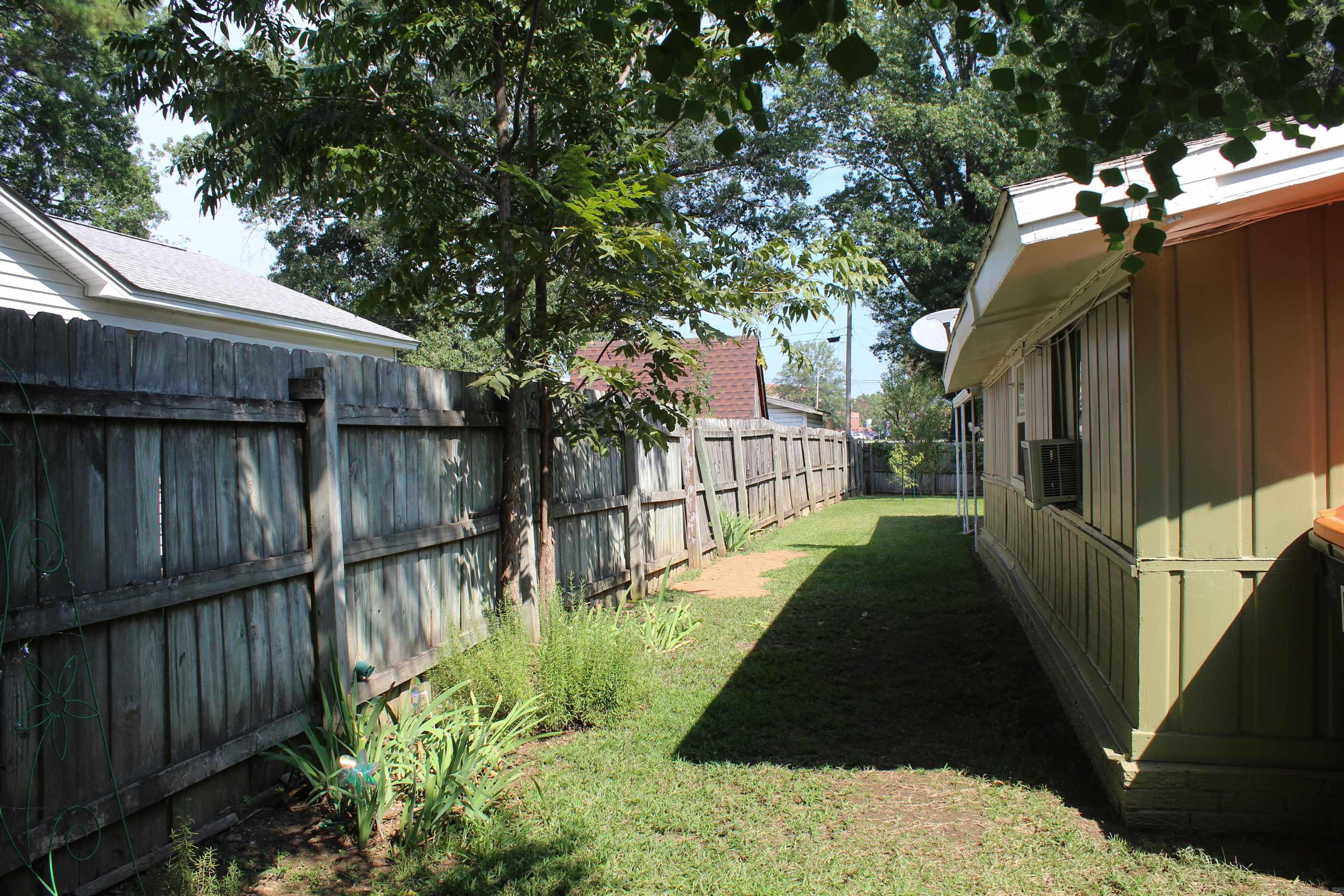 208 S Phoenix Ave  Russellville, AR