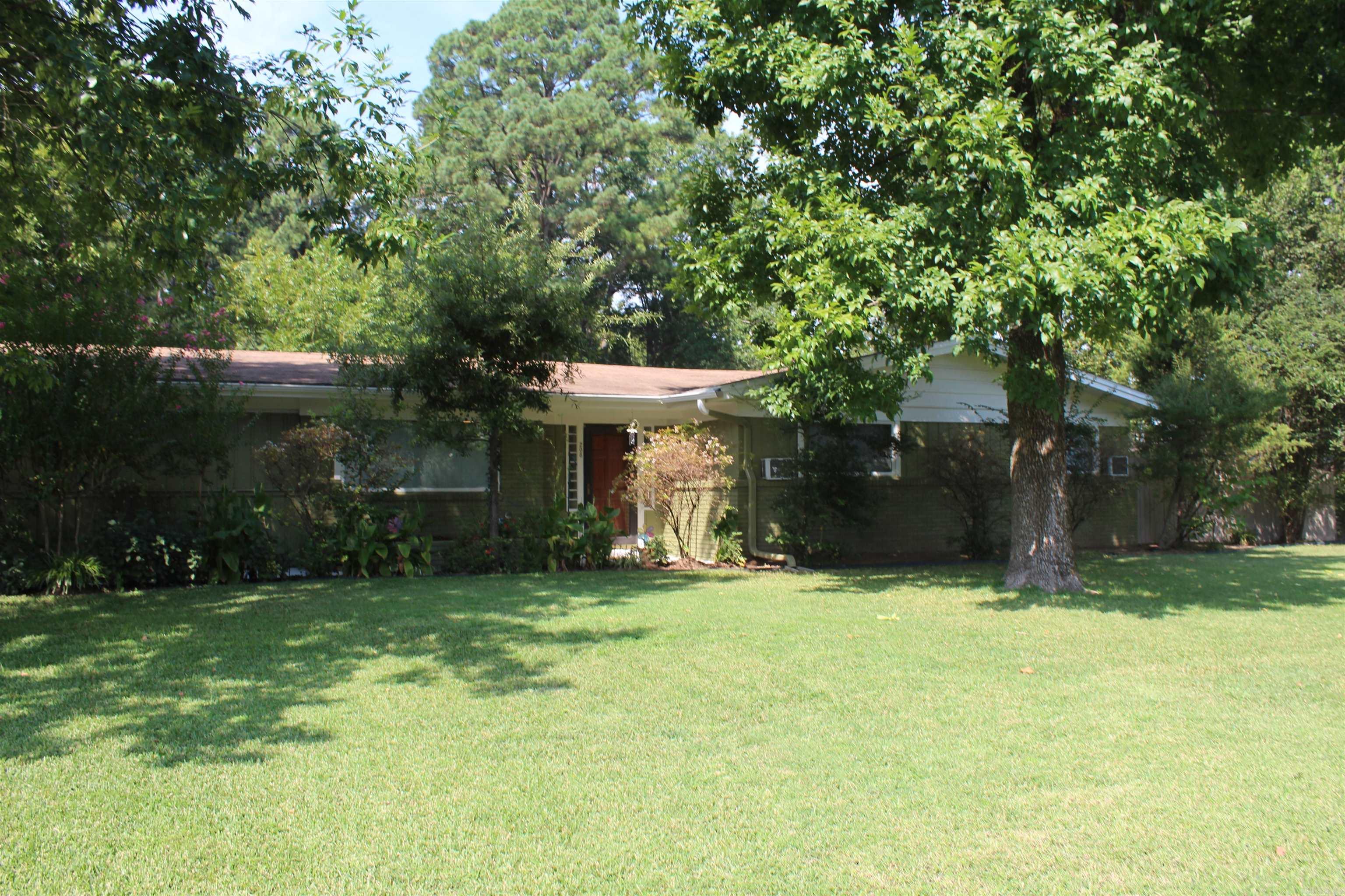 208 S Phoenix Ave  Russellville, AR