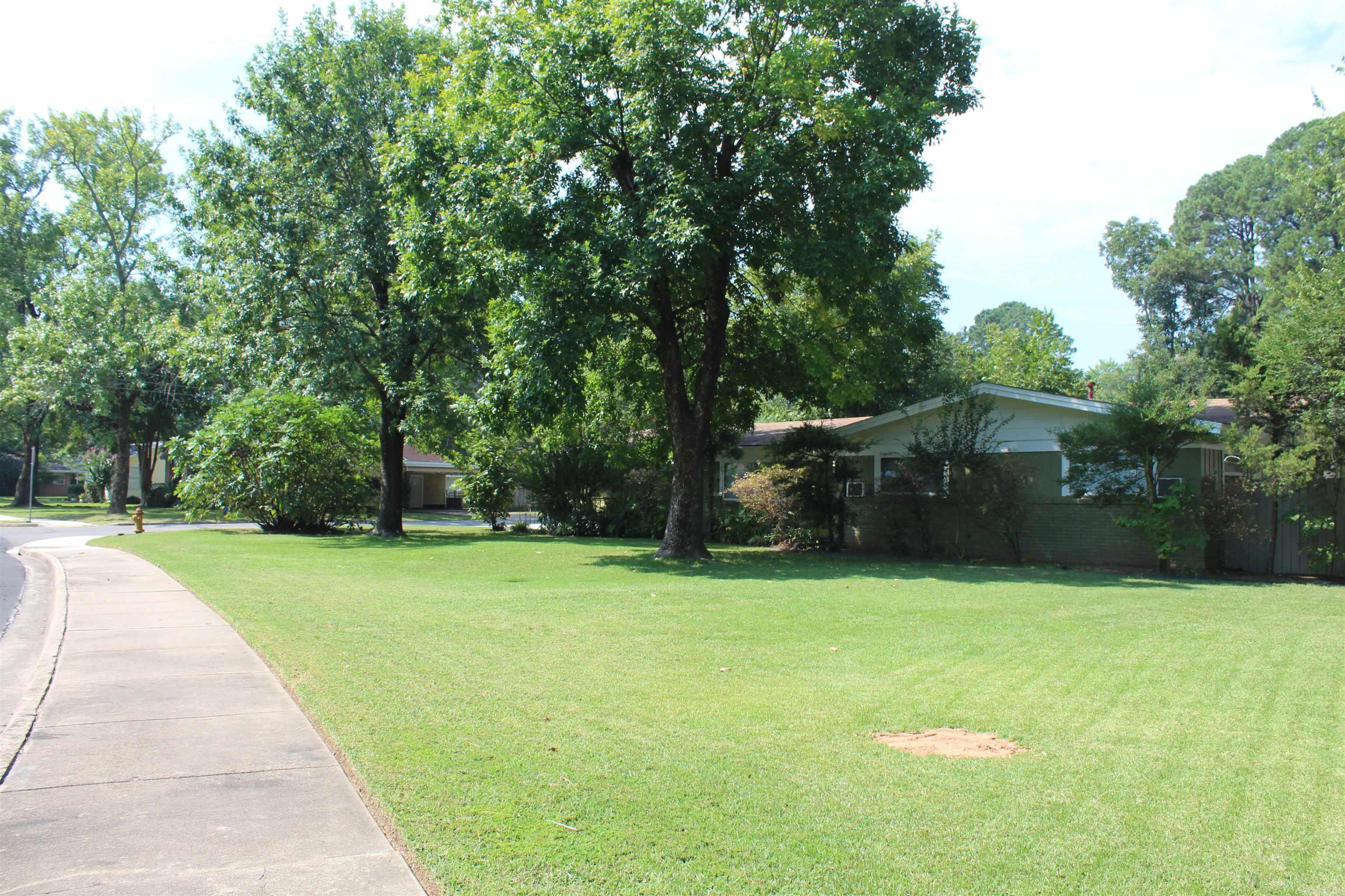 208 S Phoenix Ave  Russellville, AR