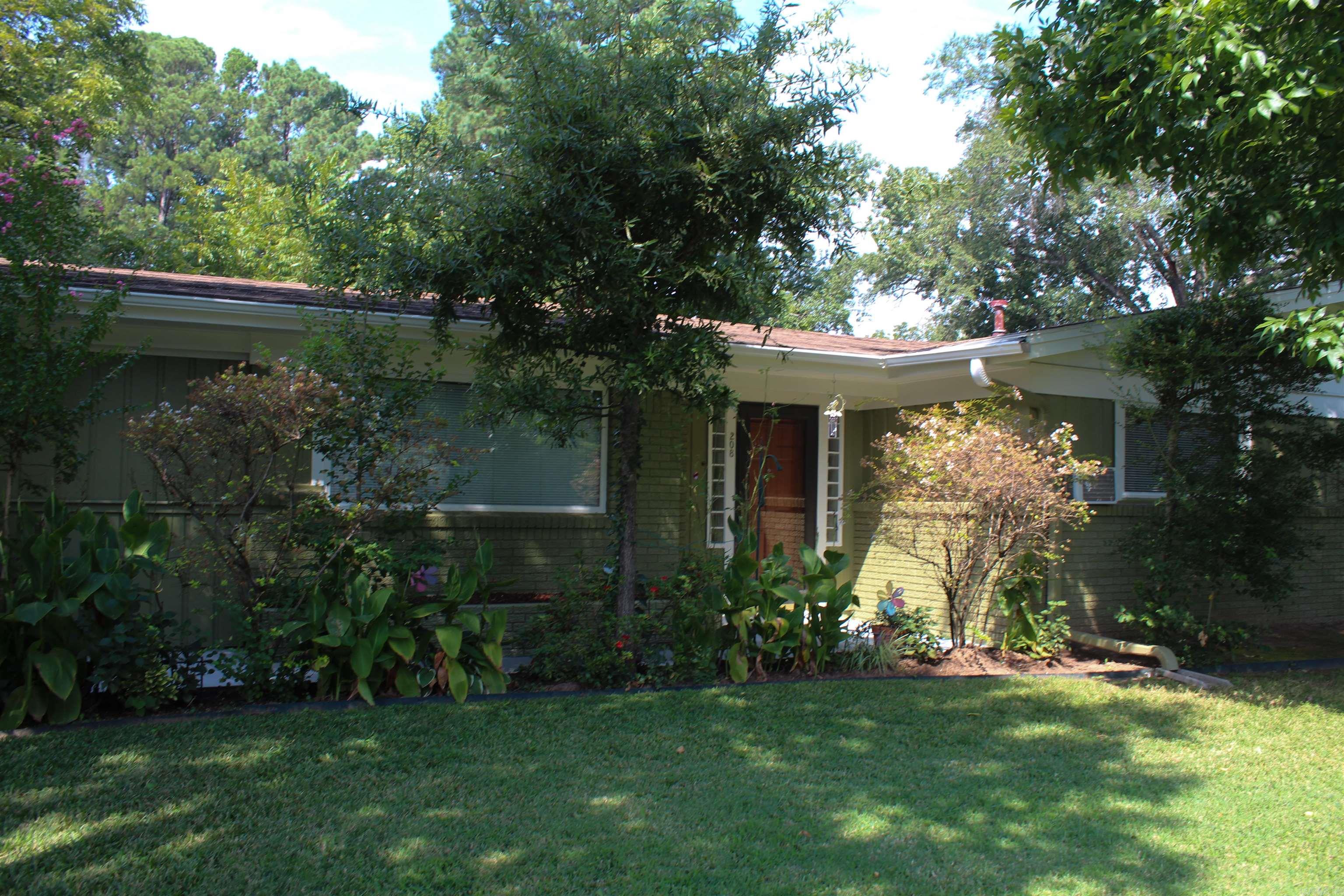 208 S Phoenix Ave  Russellville, AR