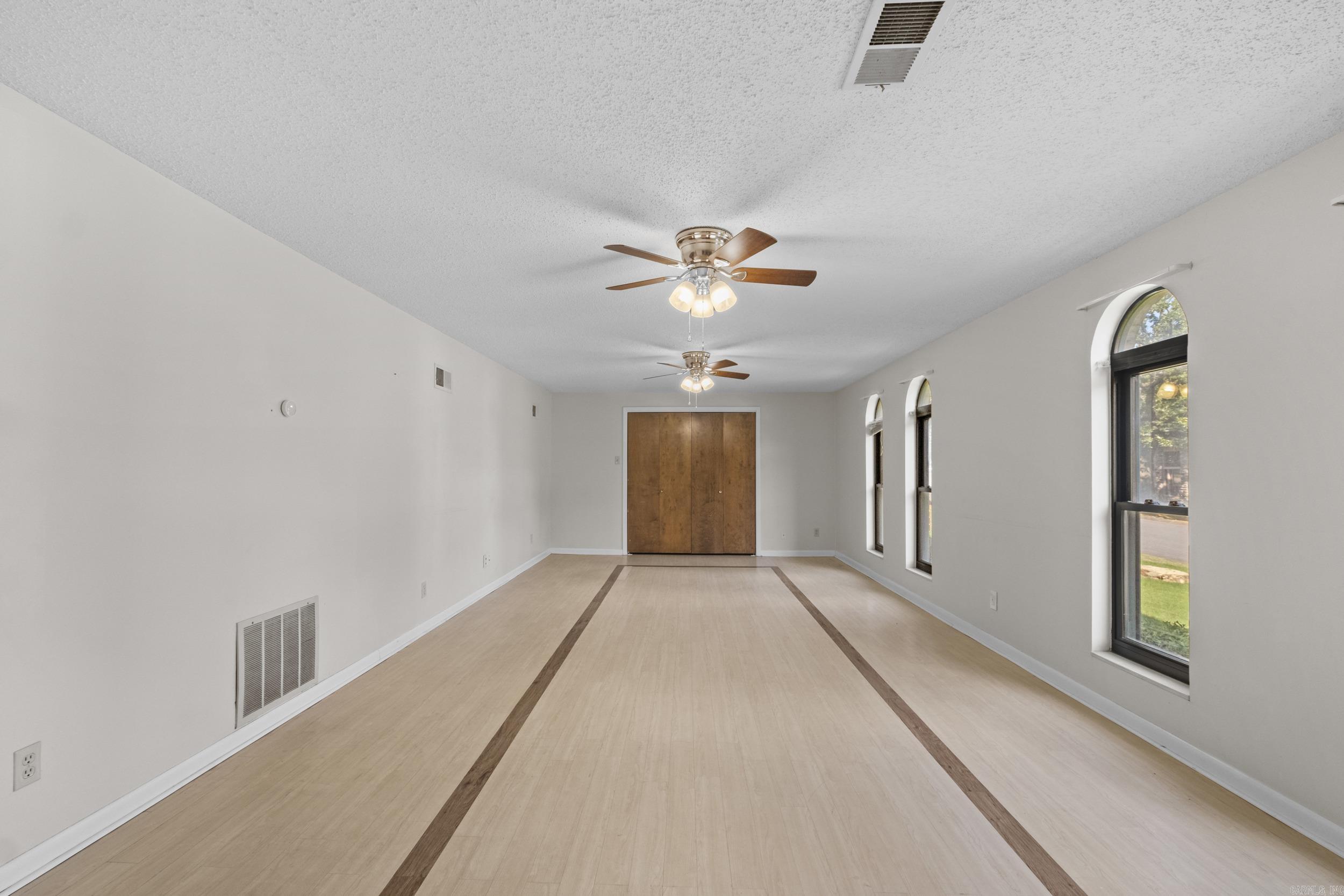 5605 N Walnut  North Little Rock, AR