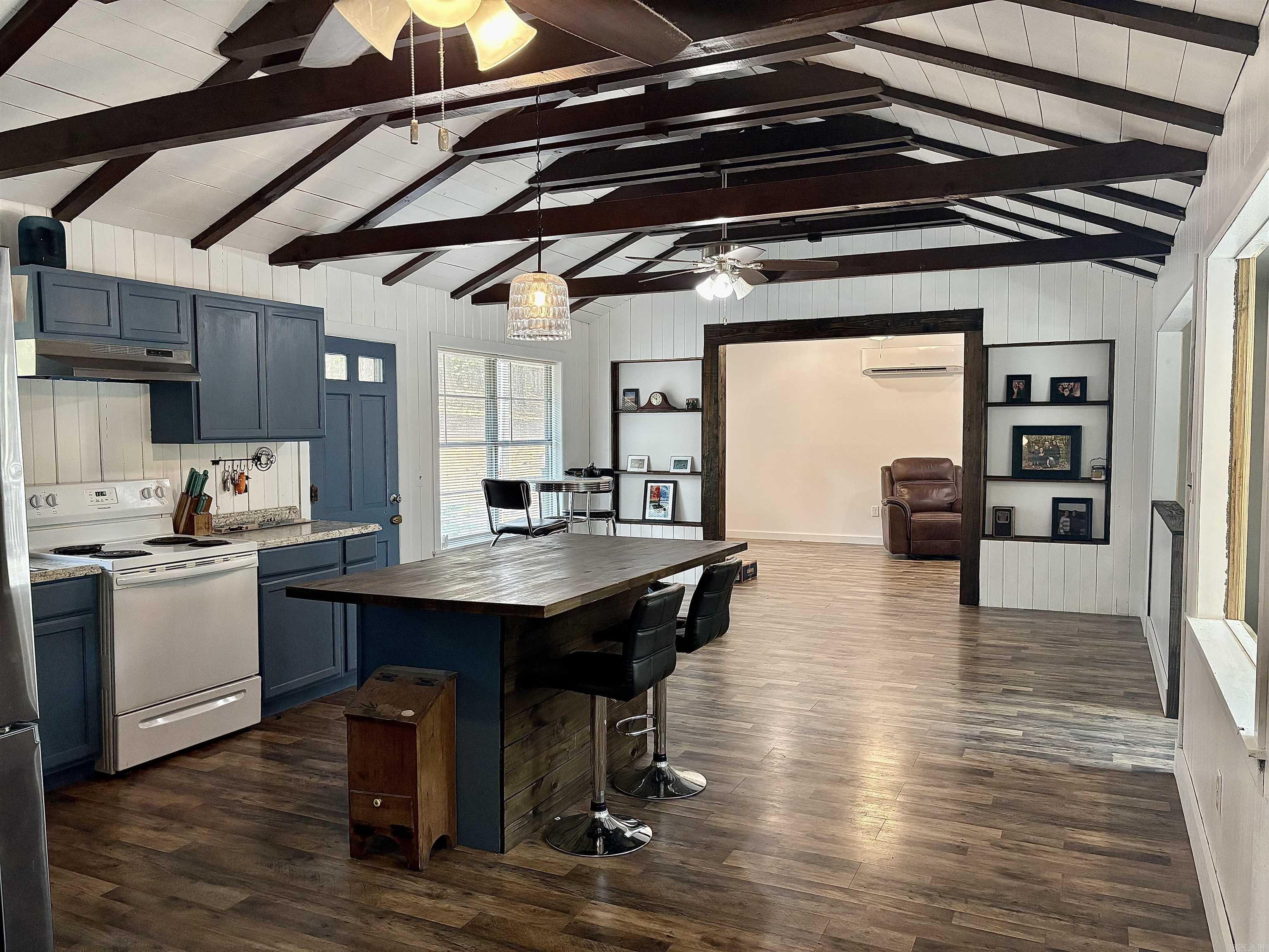 77 E Starfield  Greers Ferry, AR