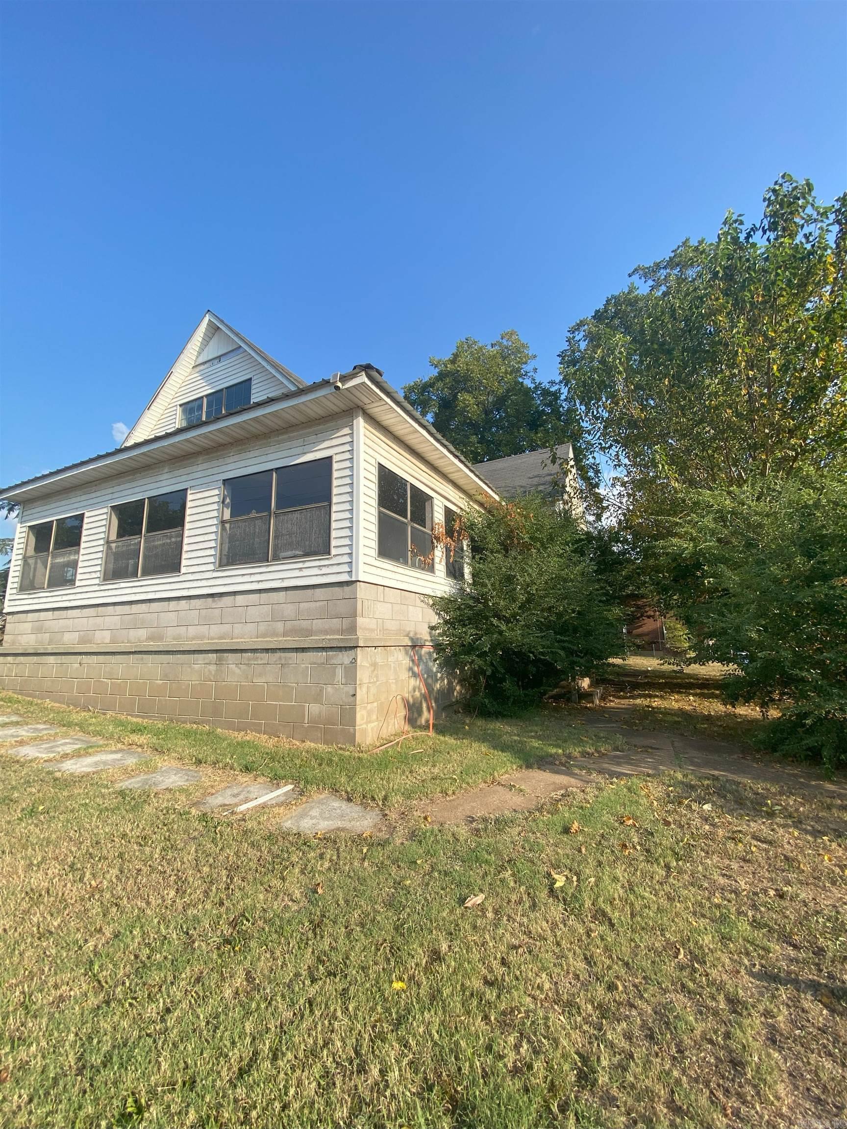 111 N 3rd  Black Rock, AR