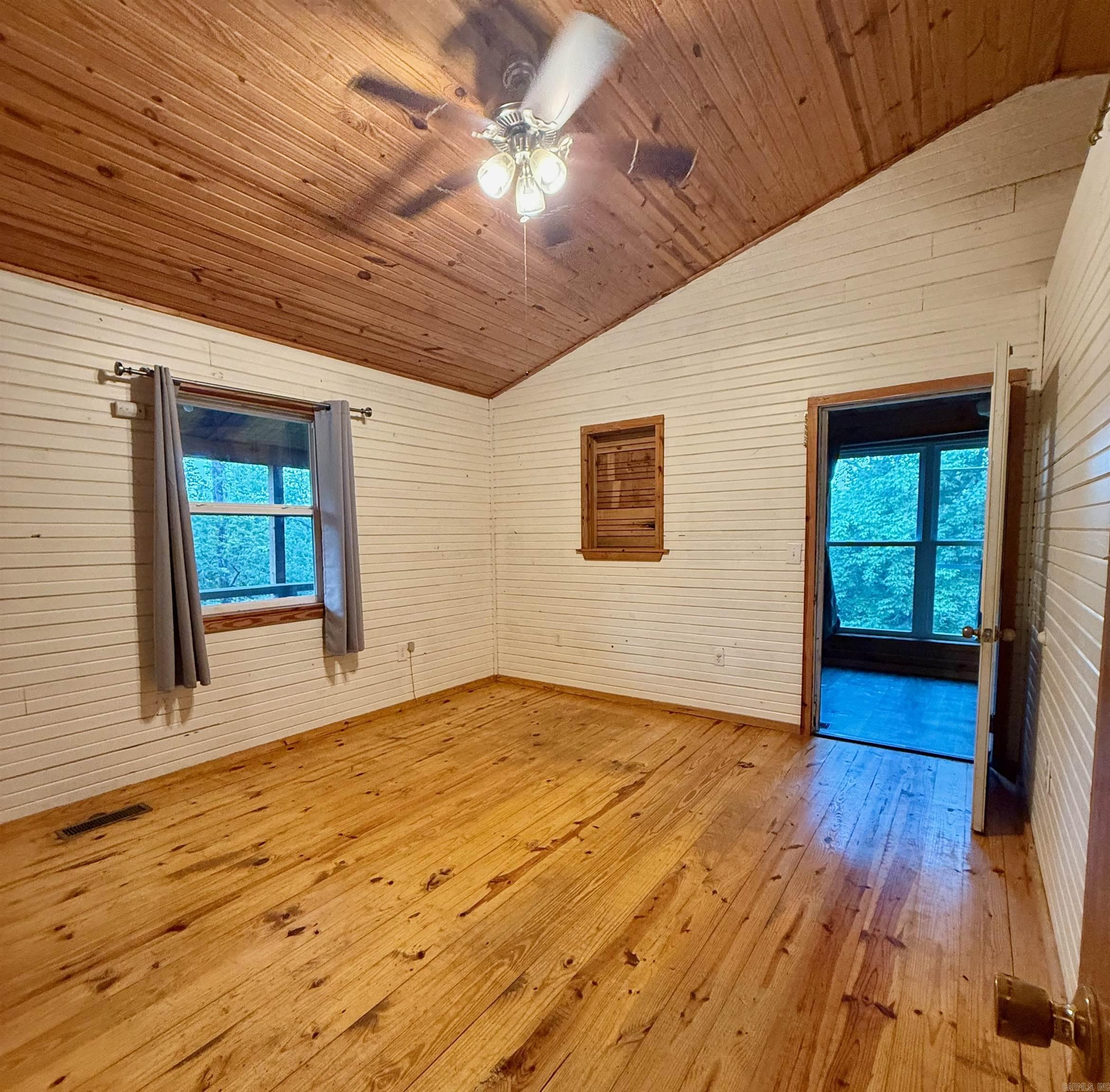 500 Pine Grove Ln  Marshall, AR