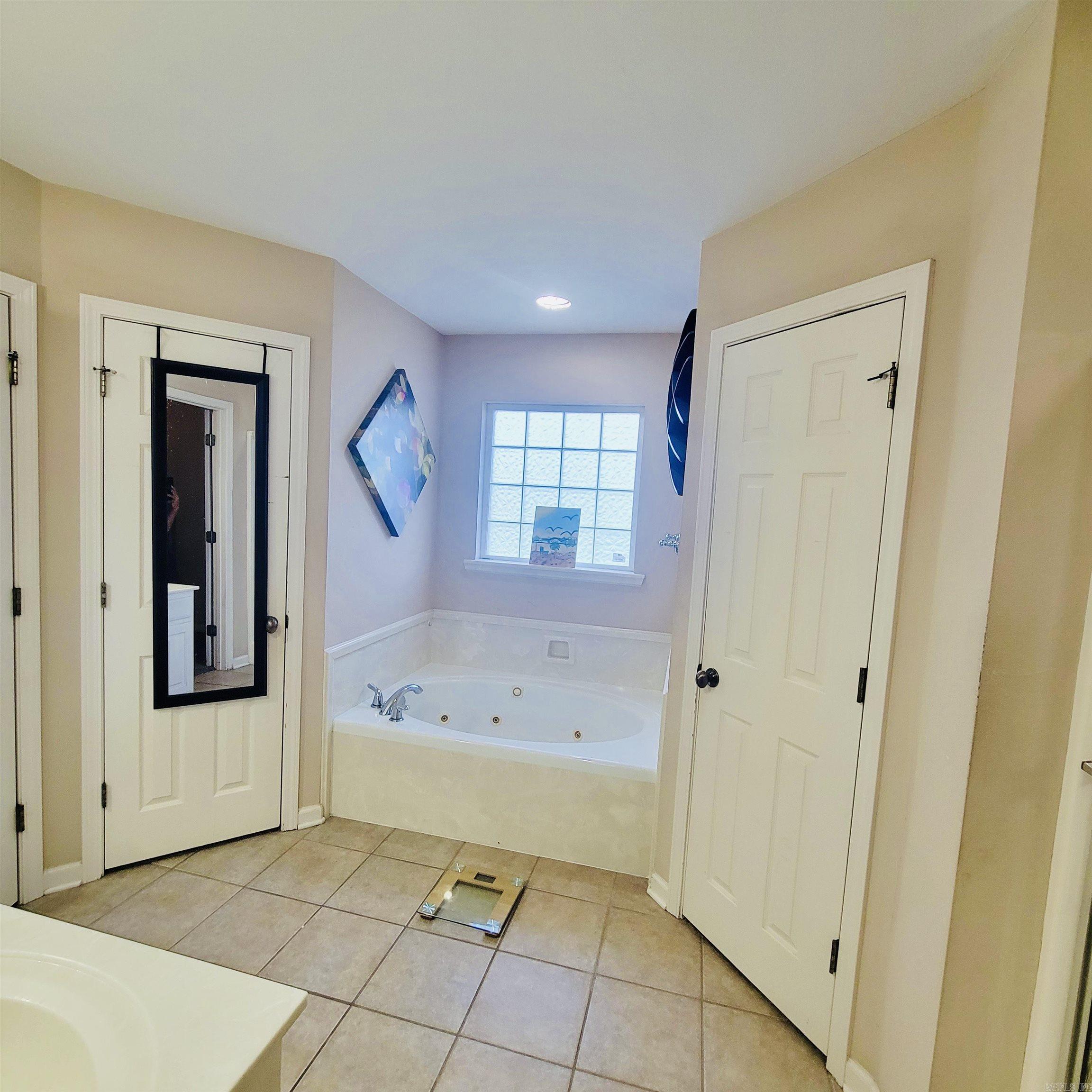 1112 Colonial Drive  Jacksonville, AR