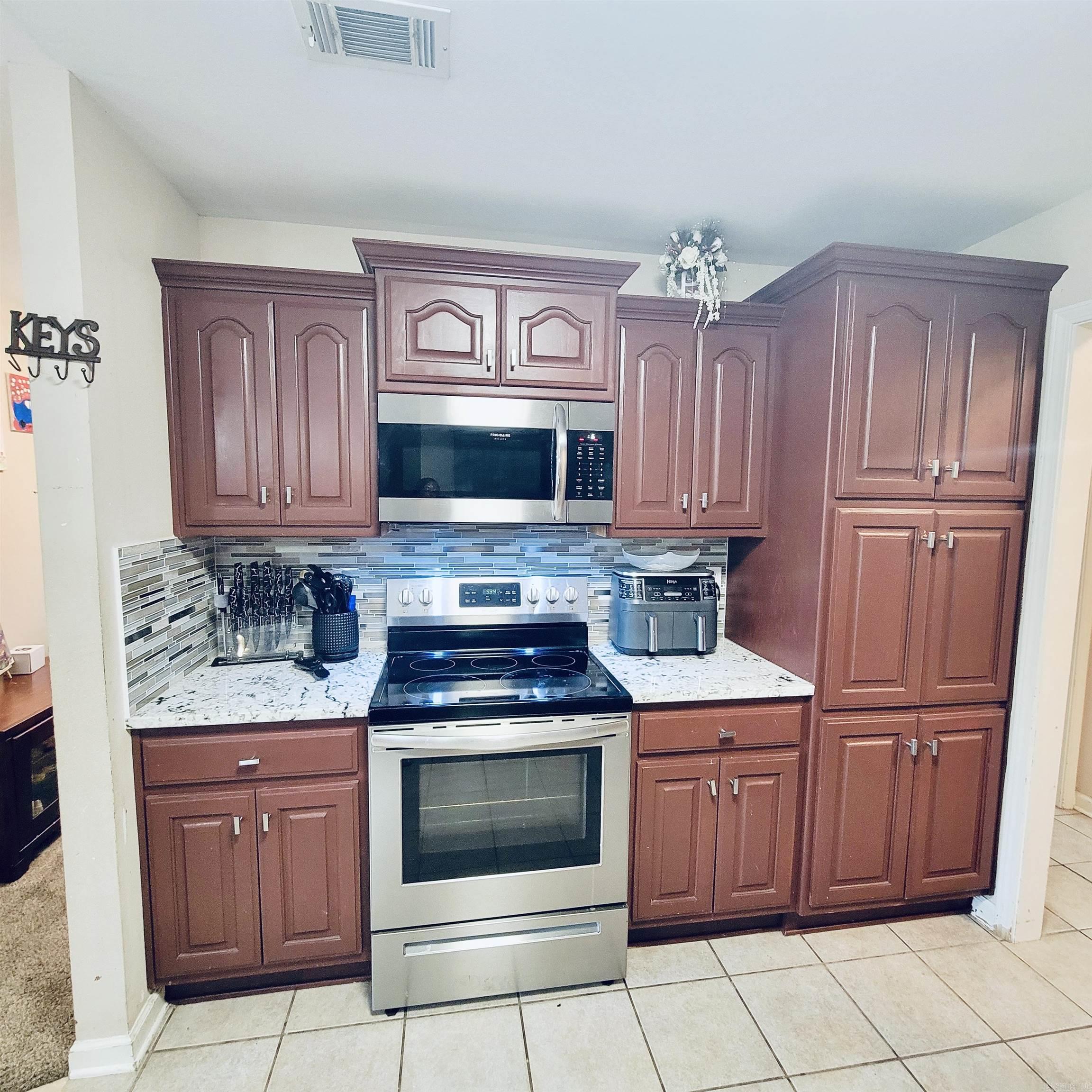 1112 Colonial Drive  Jacksonville, AR
