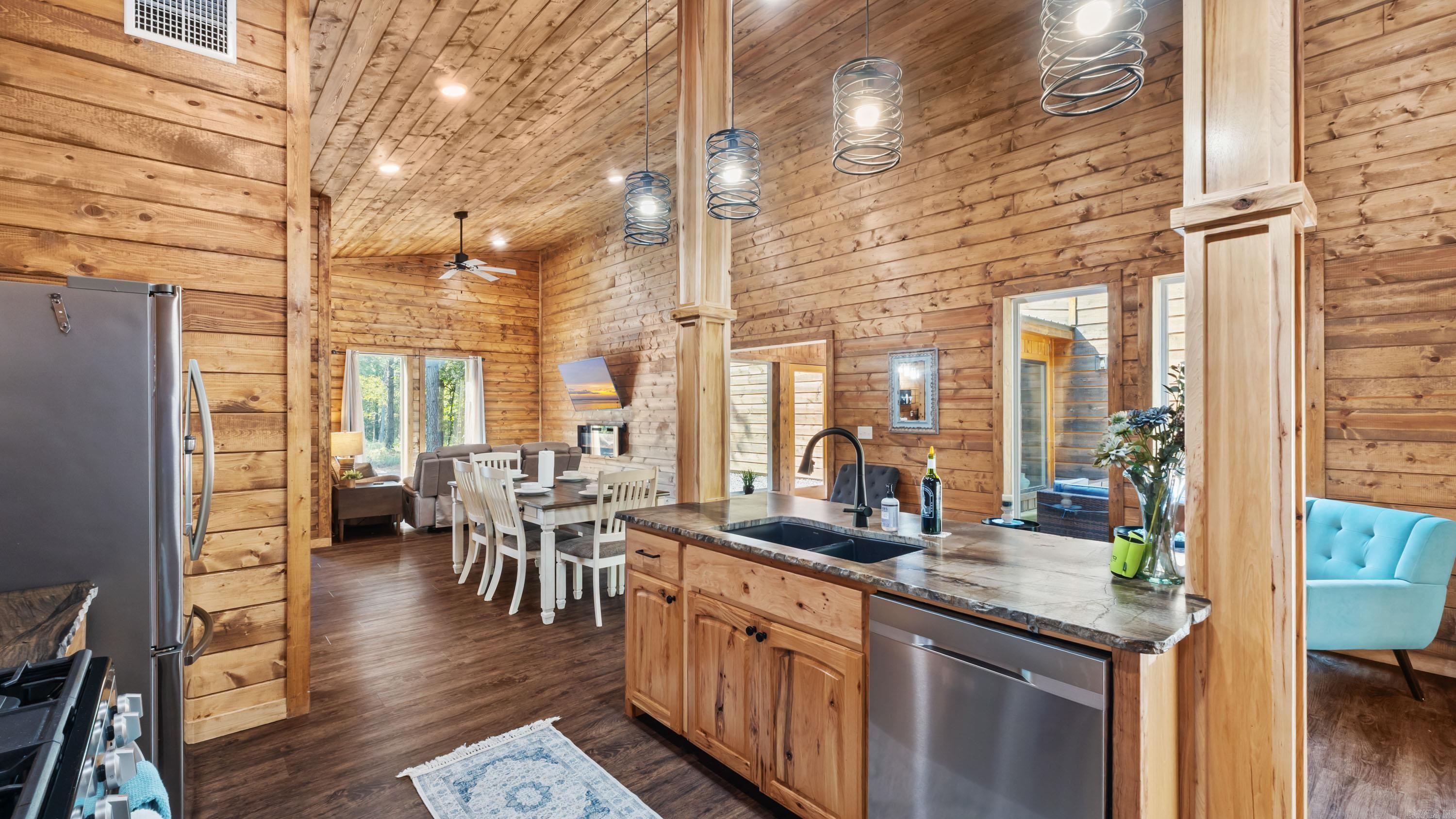 19 Southern Alder  Hochatown, OK