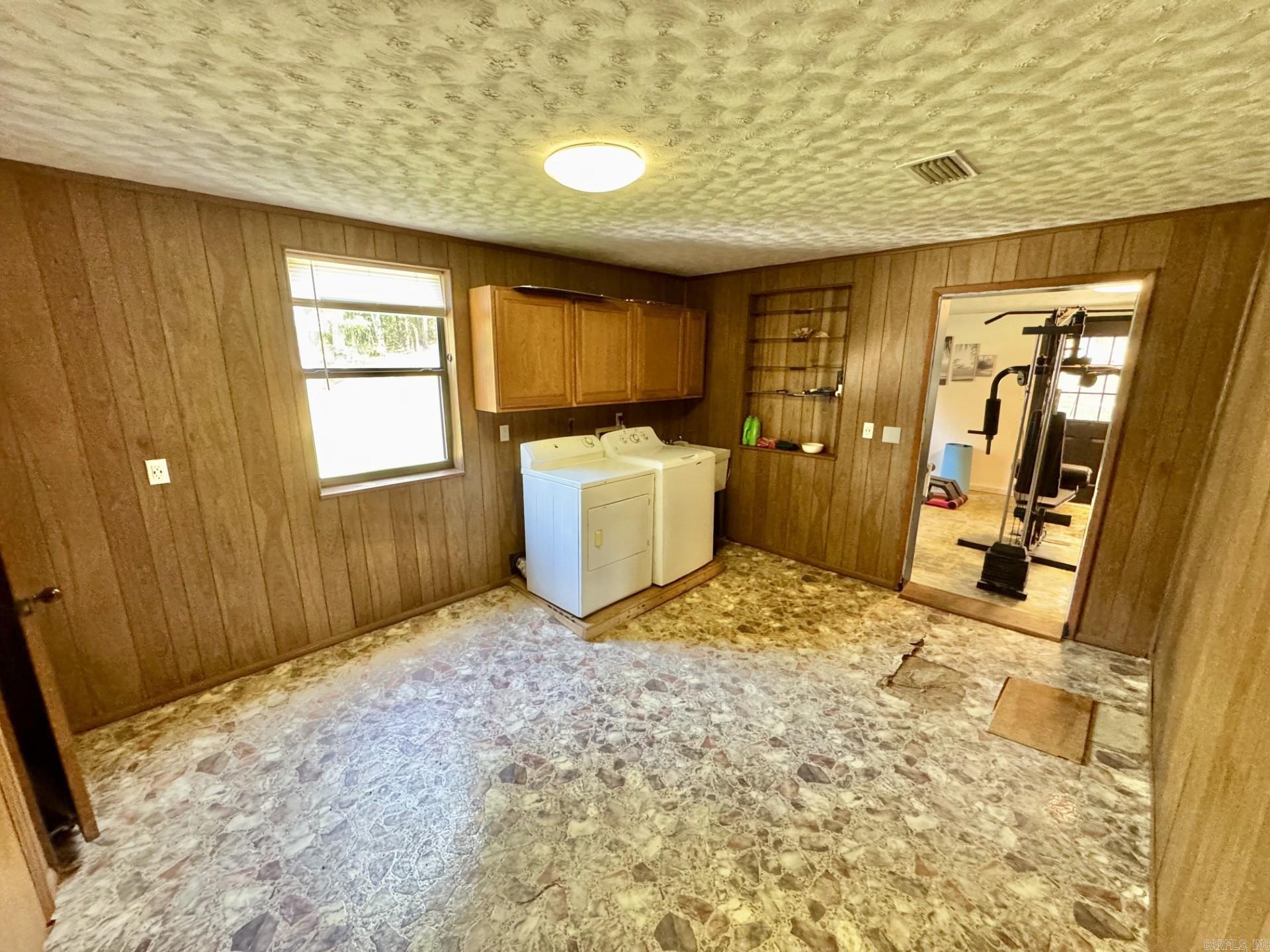 104 Flag Rd.  Leslie, AR