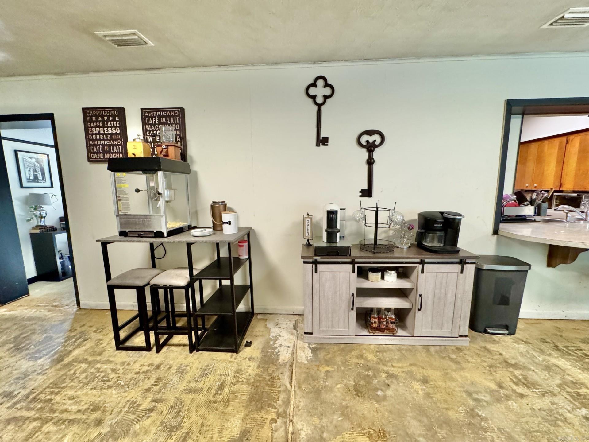 104 Flag Rd.  Leslie, AR