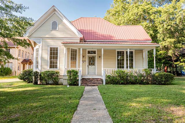 734 W Washington  Camden, AR