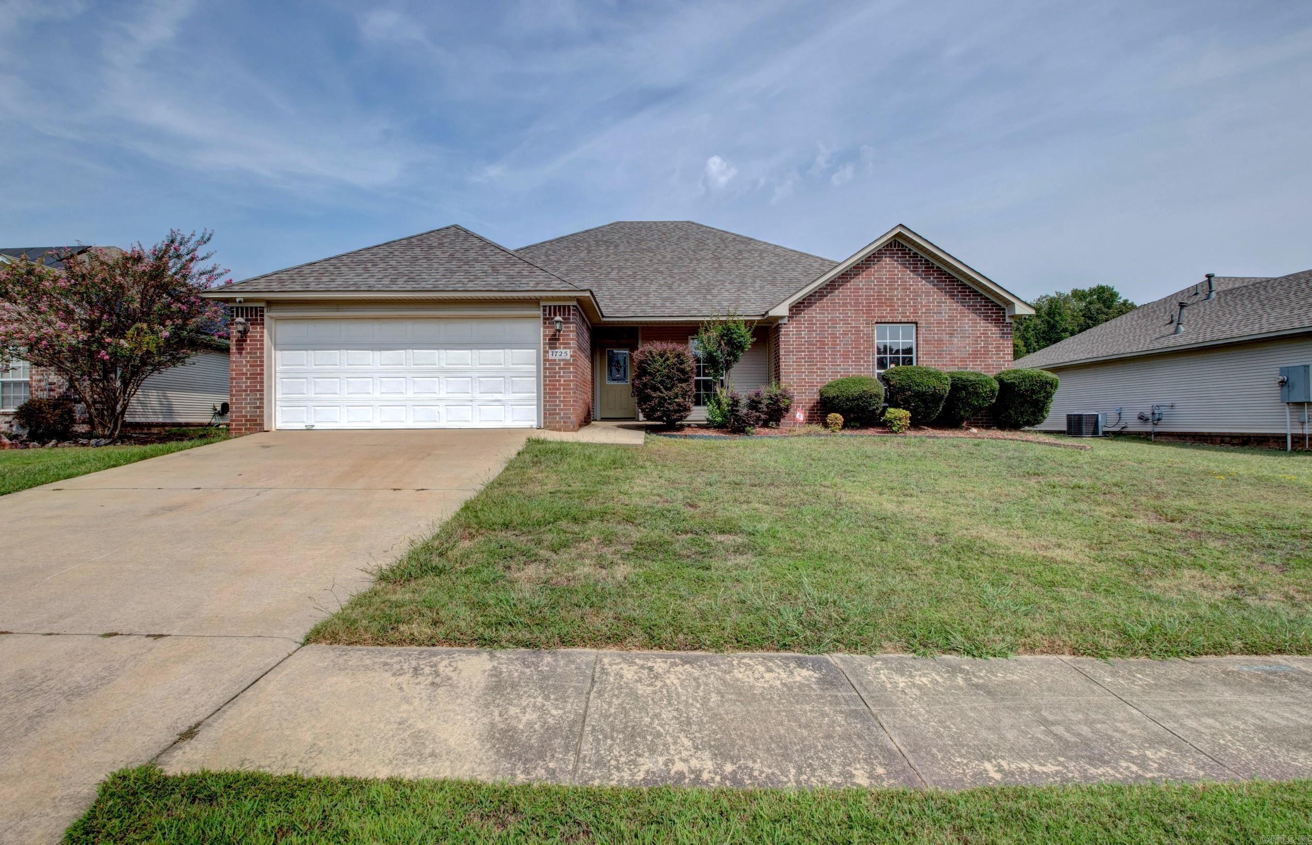 1725 White Oak  Benton, AR