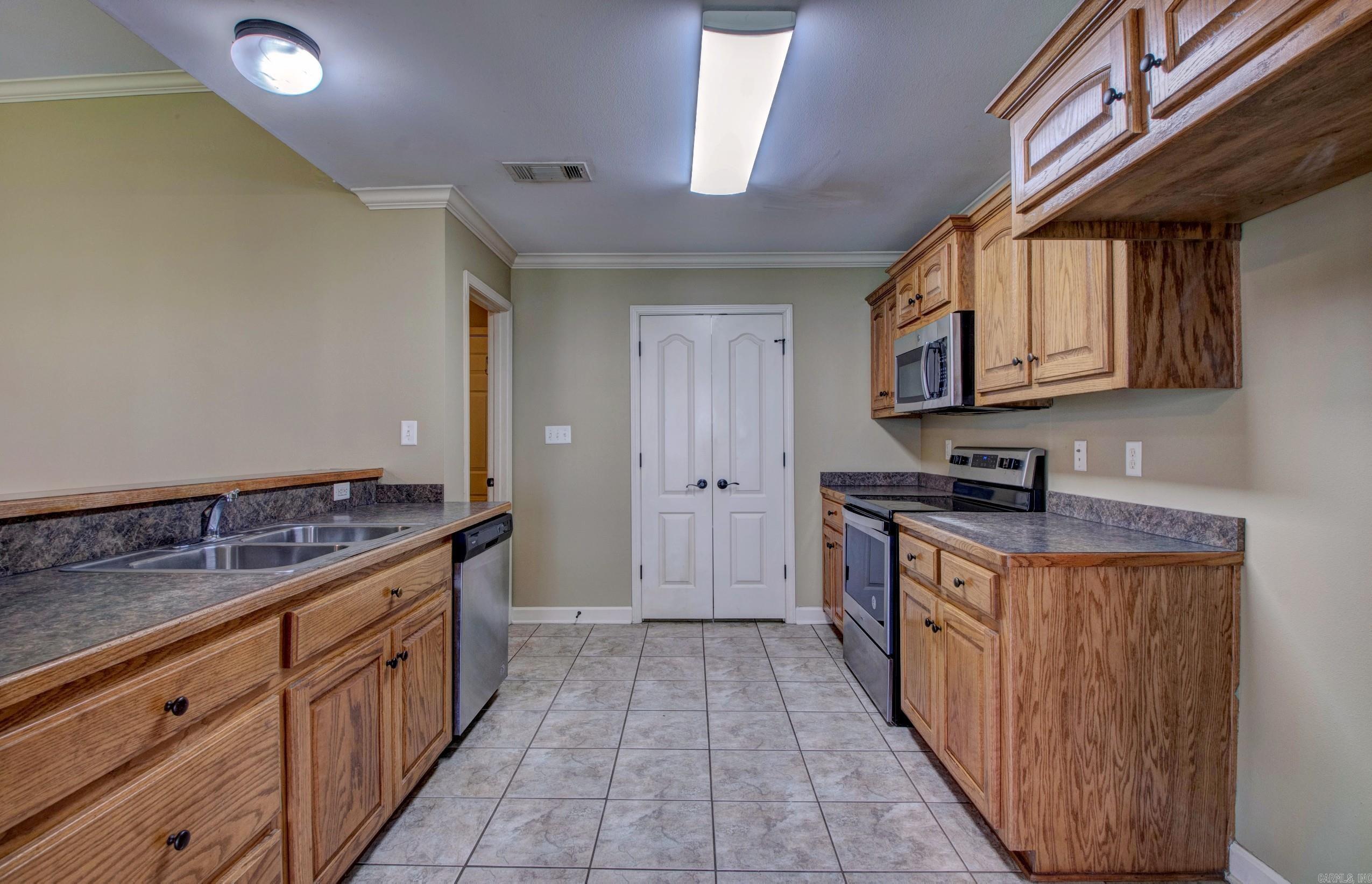1725 White Oak  Benton, AR