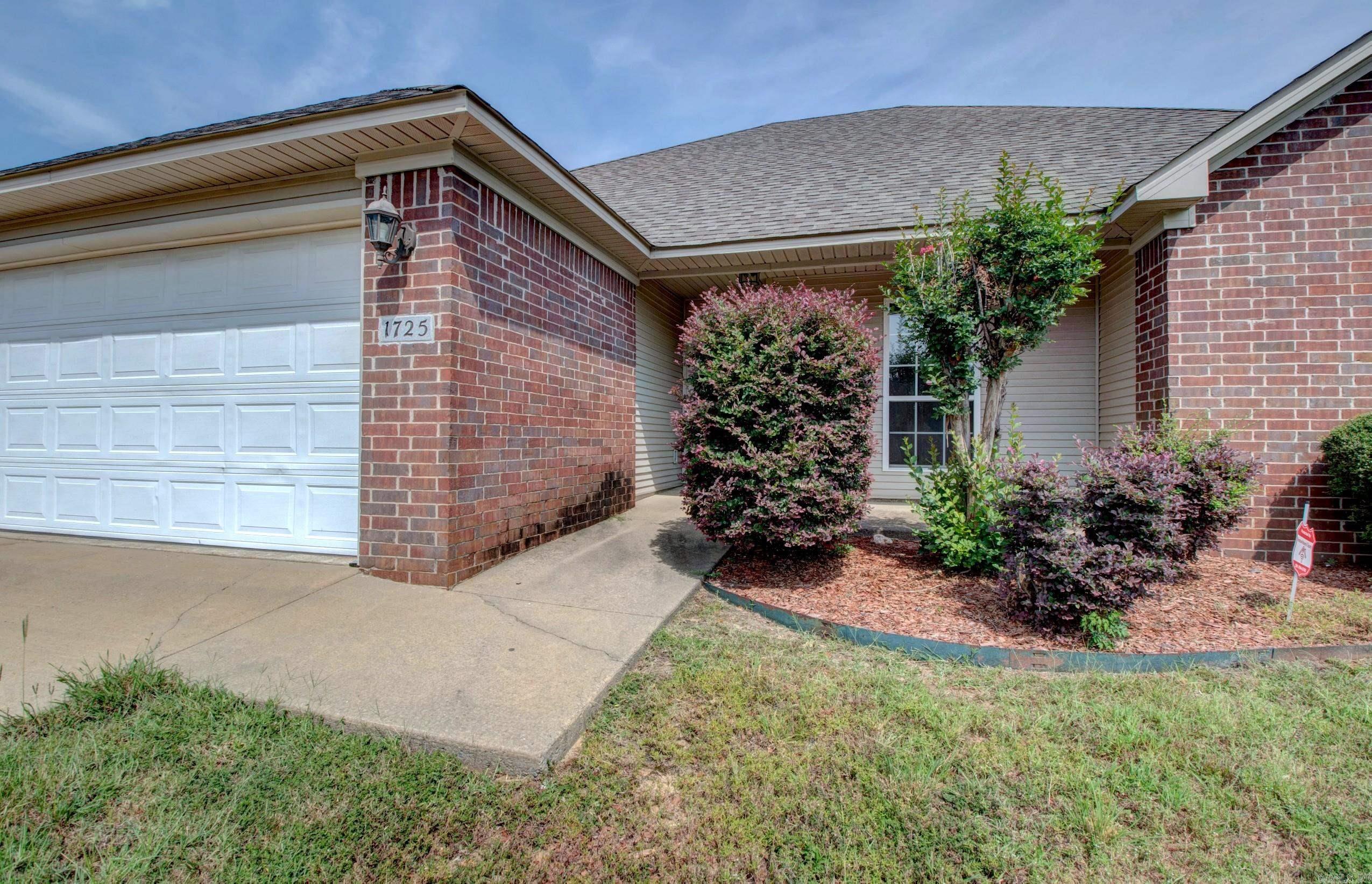 1725 White Oak  Benton, AR