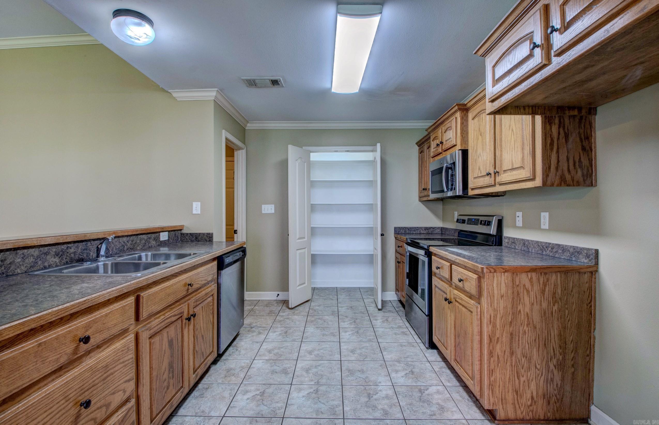 1725 White Oak  Benton, AR