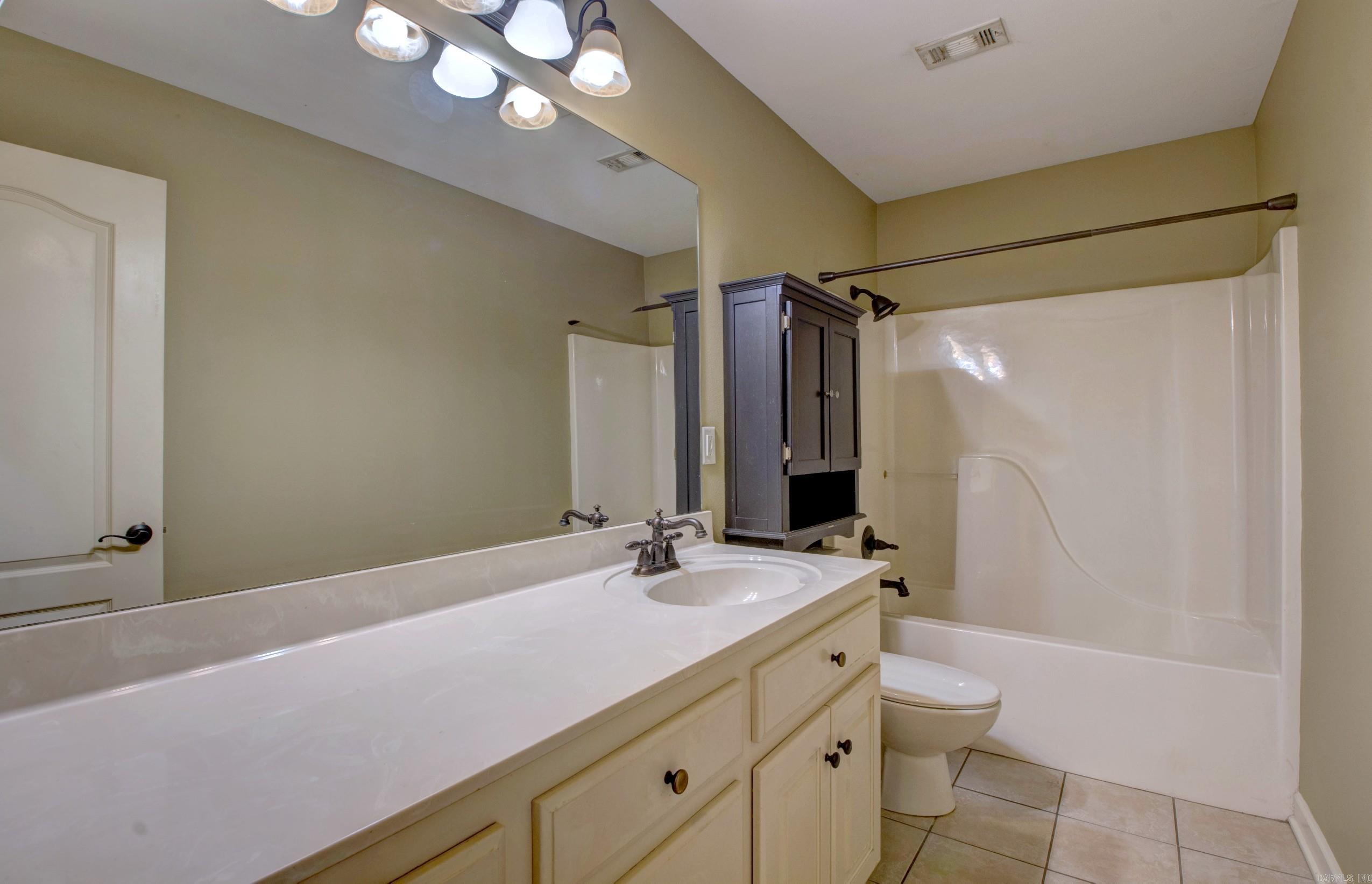 1725 White Oak  Benton, AR