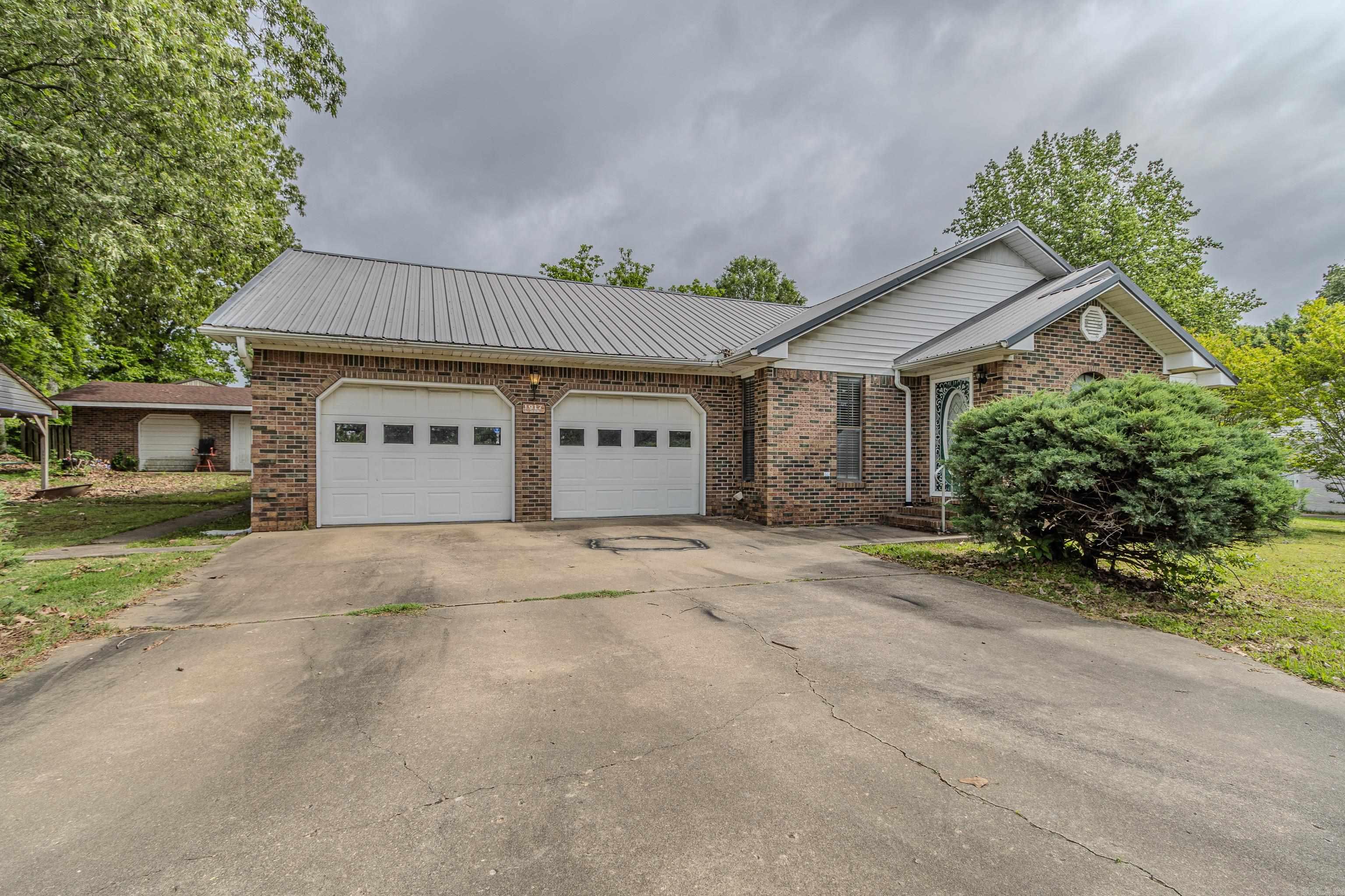 1917 Country Club Road  Paragould, AR