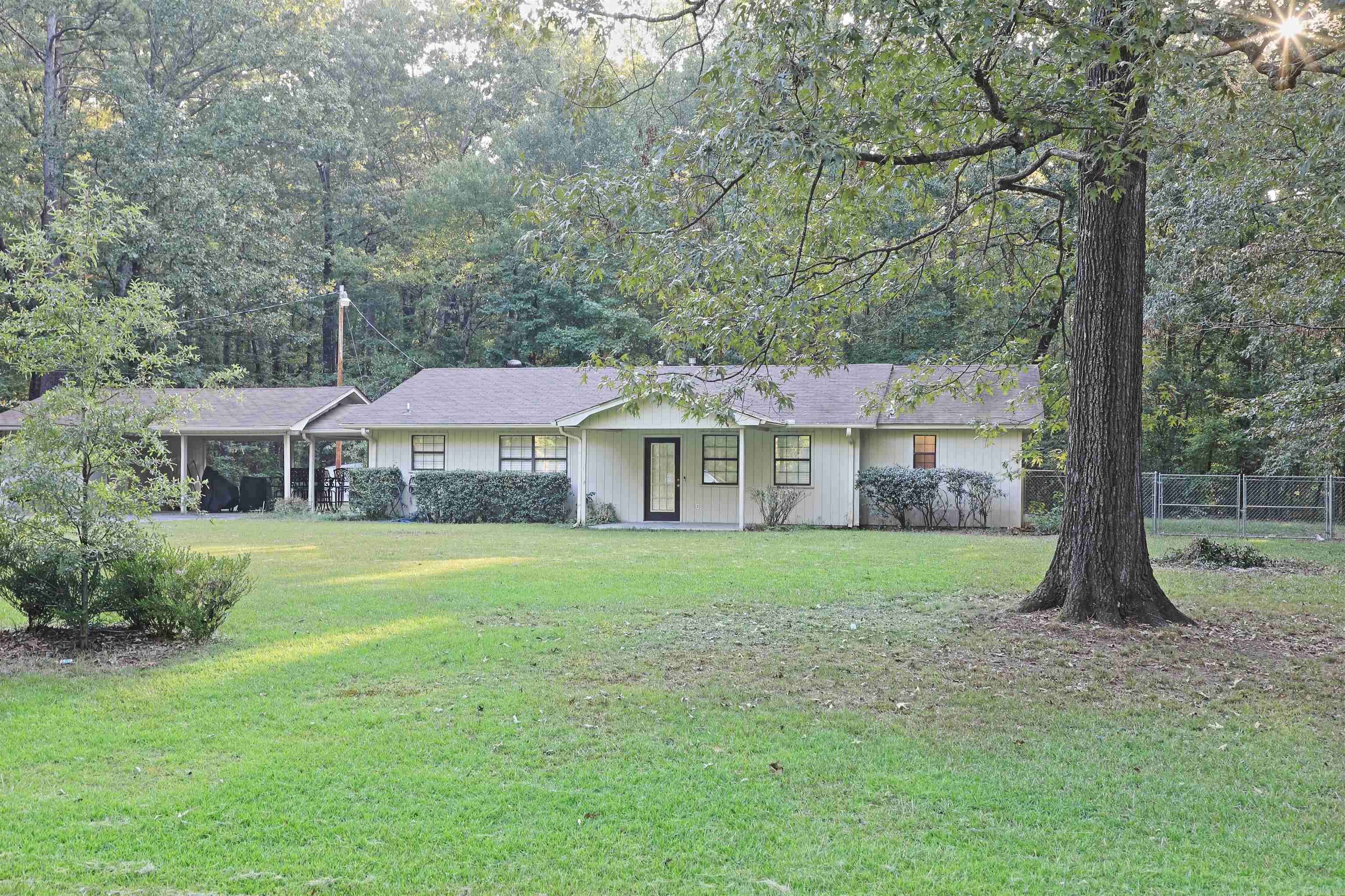 9211 Meadowood  Pine Bluff, AR