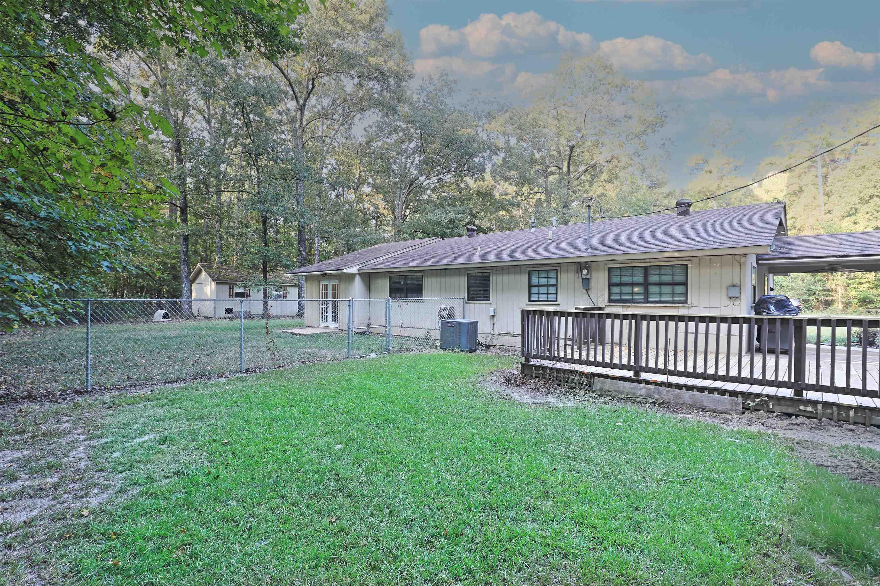 9211 Meadowood  Pine Bluff, AR