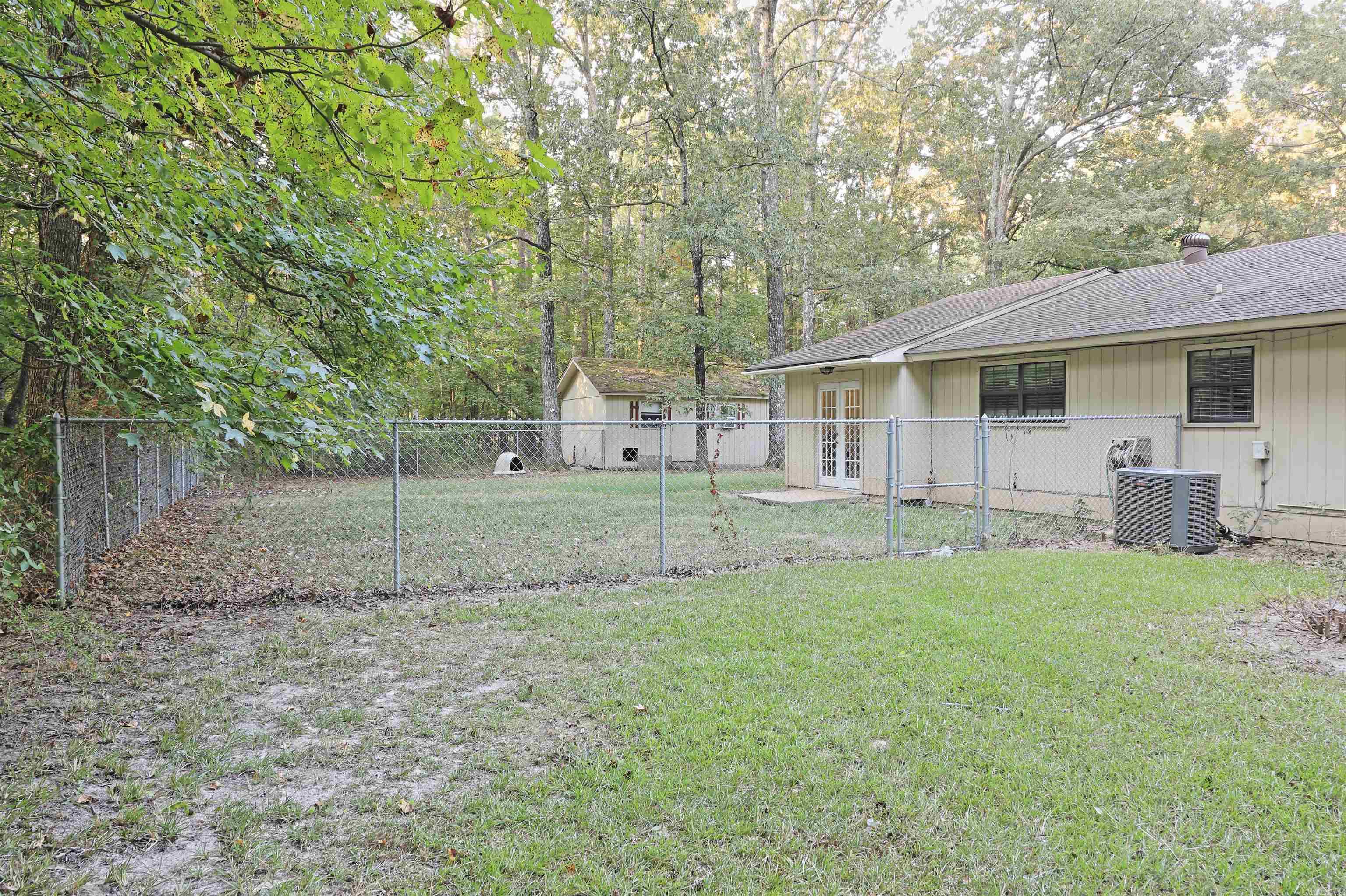 9211 Meadowood  Pine Bluff, AR