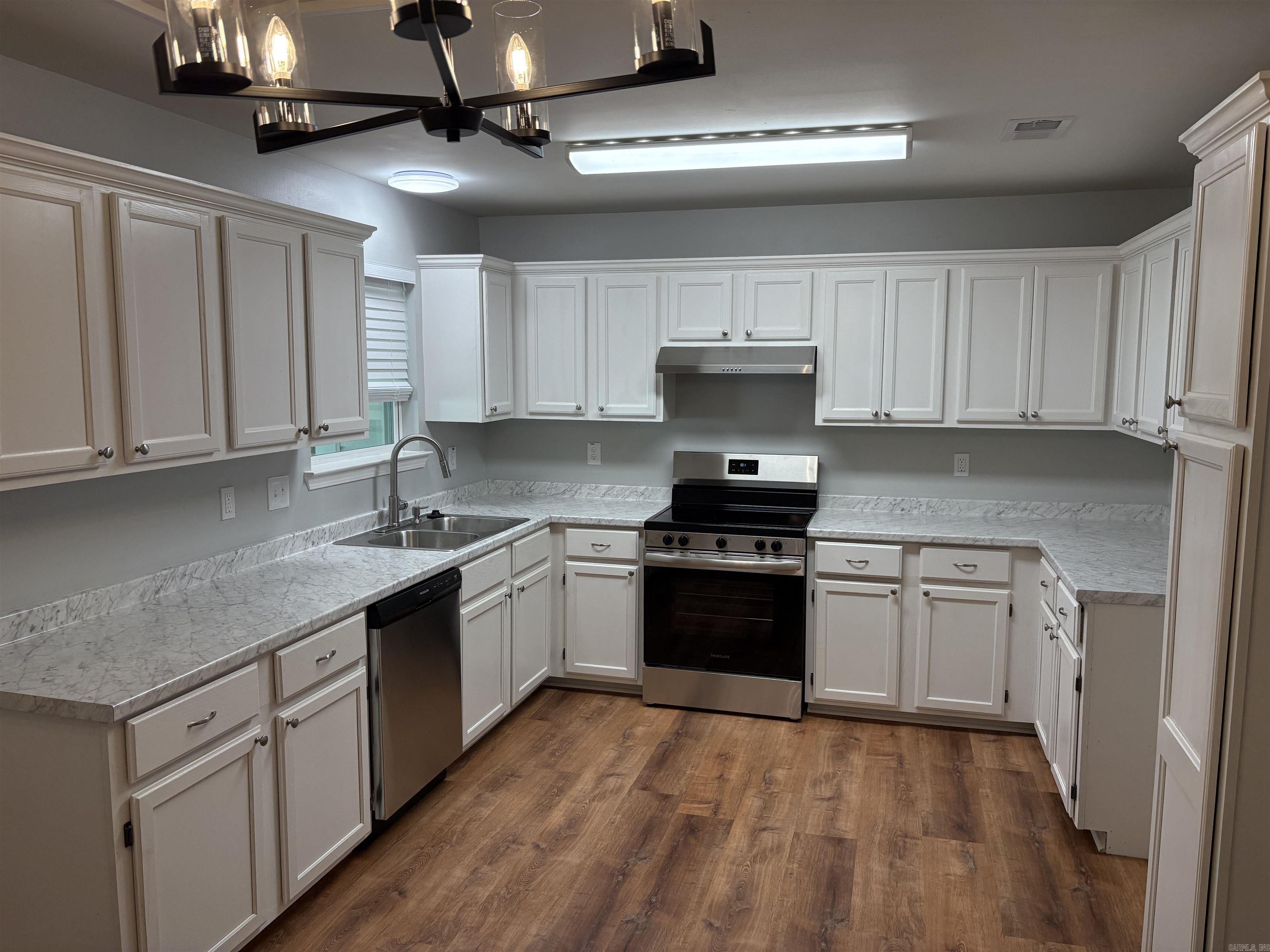 8 Hummingbird  Vilonia, AR