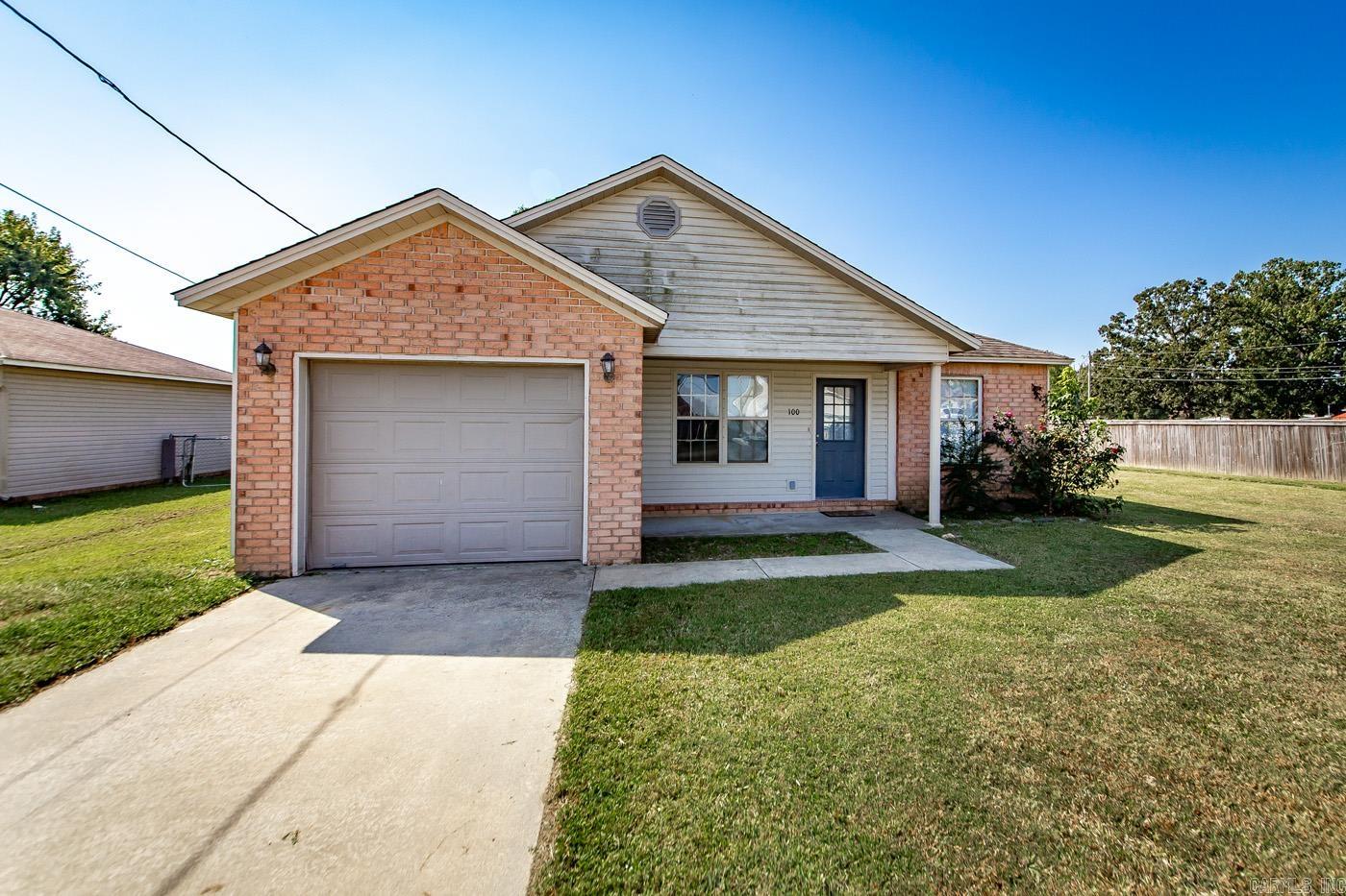 100 E Lauren  Searcy, AR