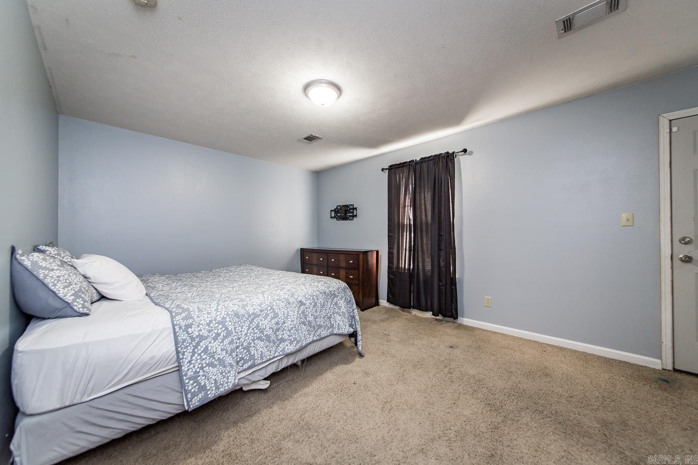 100 E Lauren  Searcy, AR