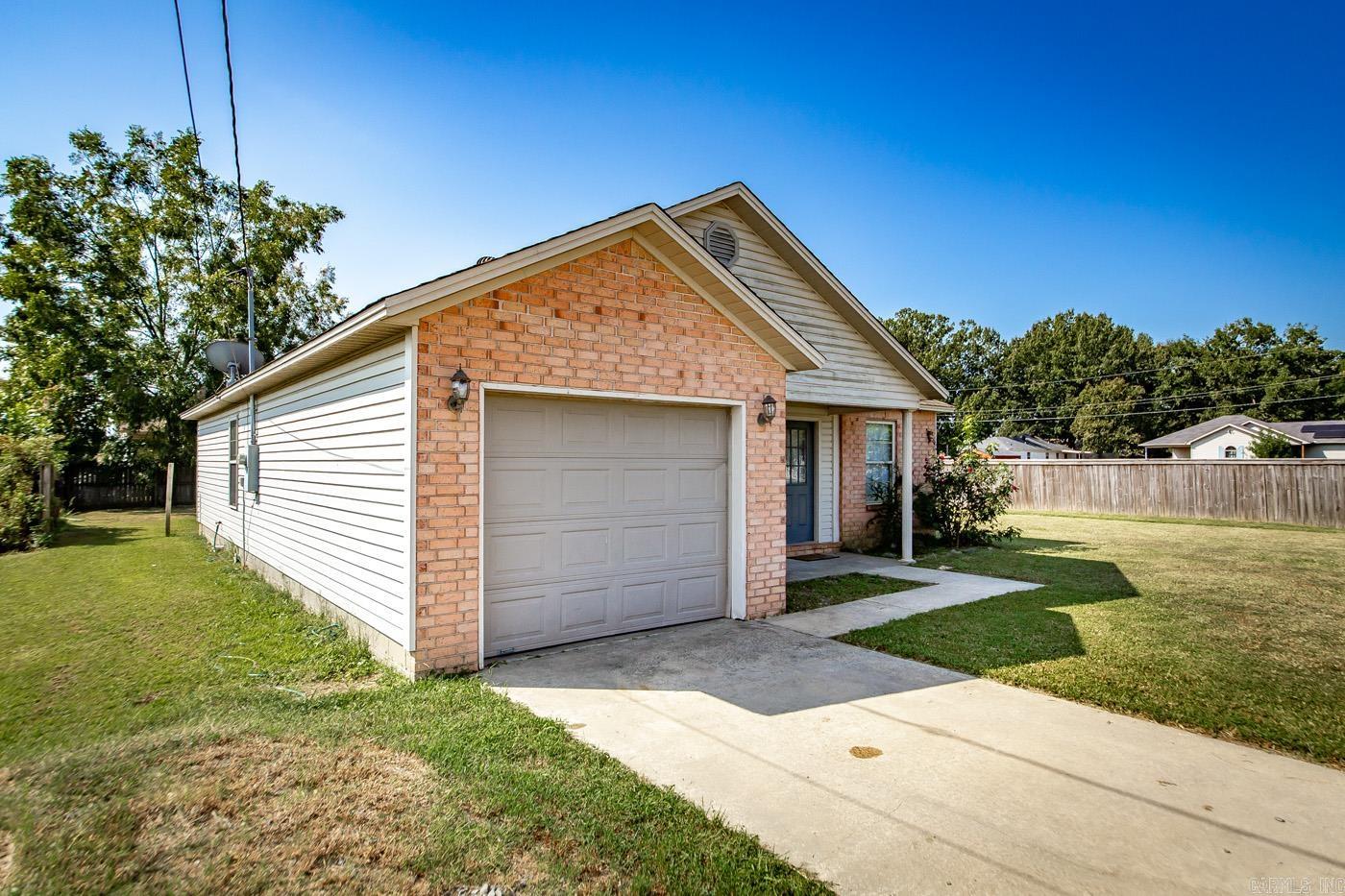 100 E Lauren  Searcy, AR