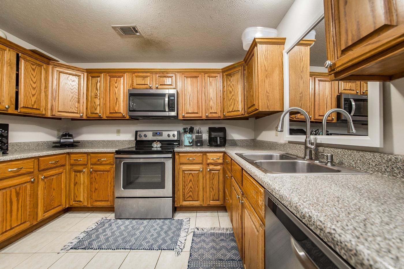 100 E Lauren  Searcy, AR