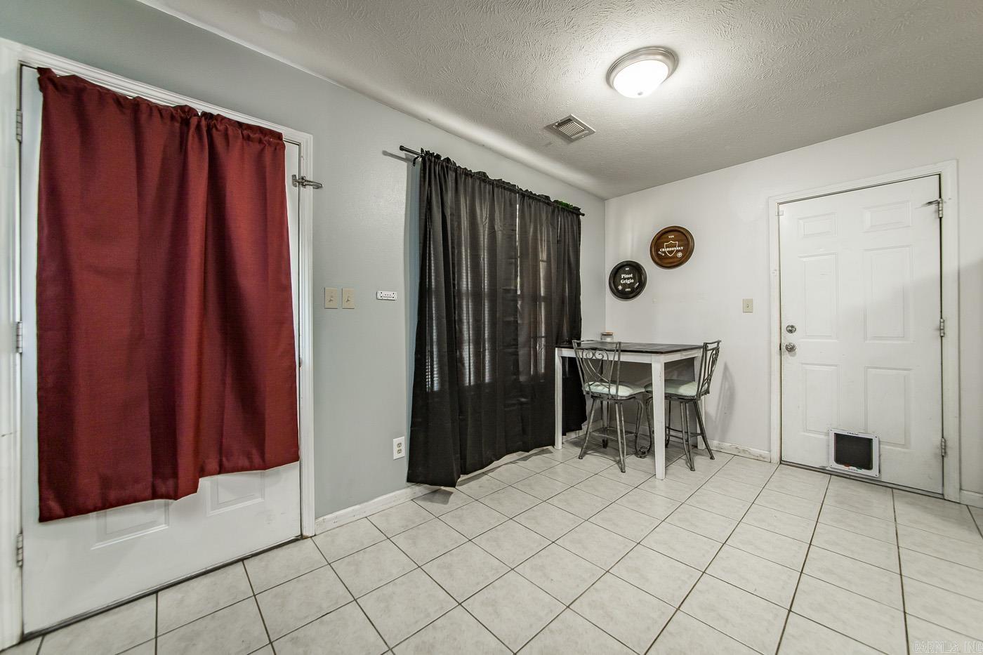 100 E Lauren  Searcy, AR
