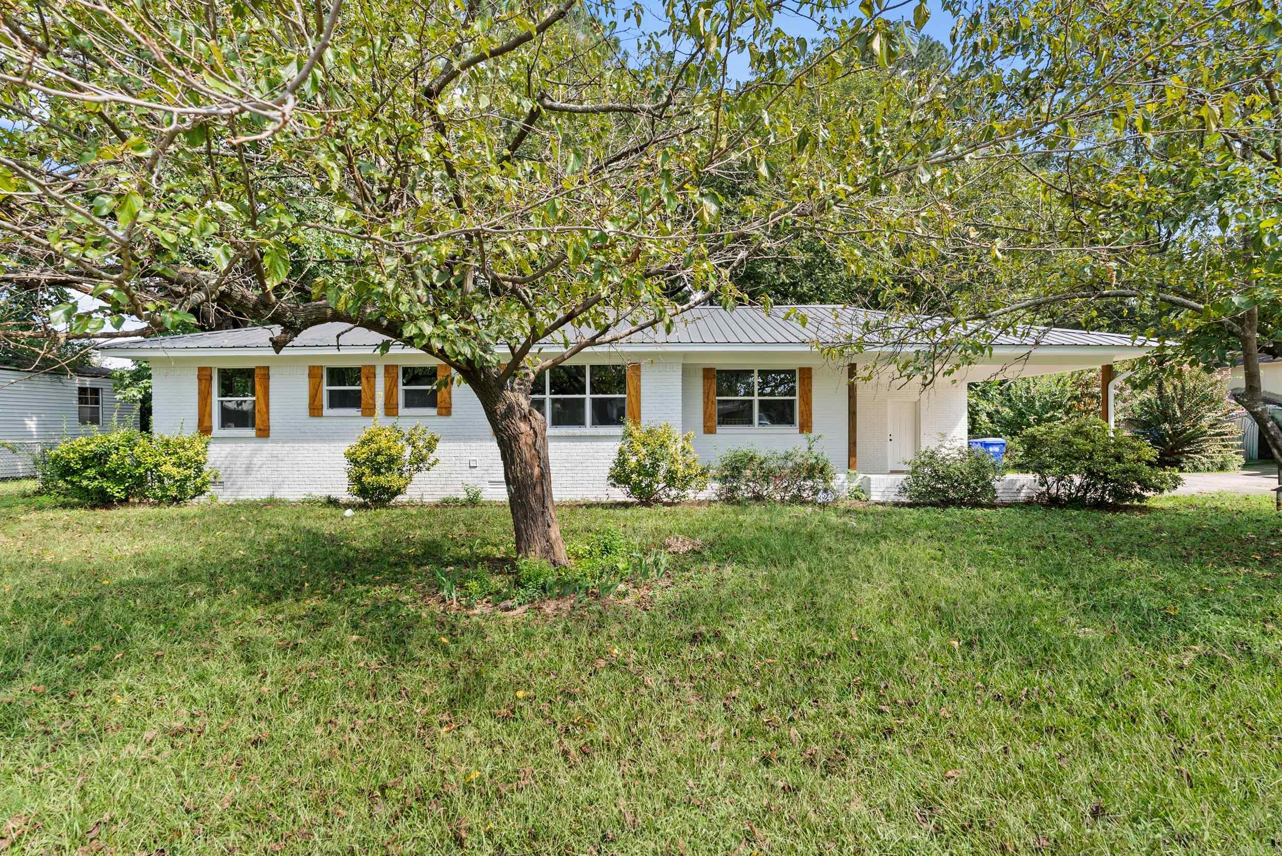 324 S Center  Conway, AR