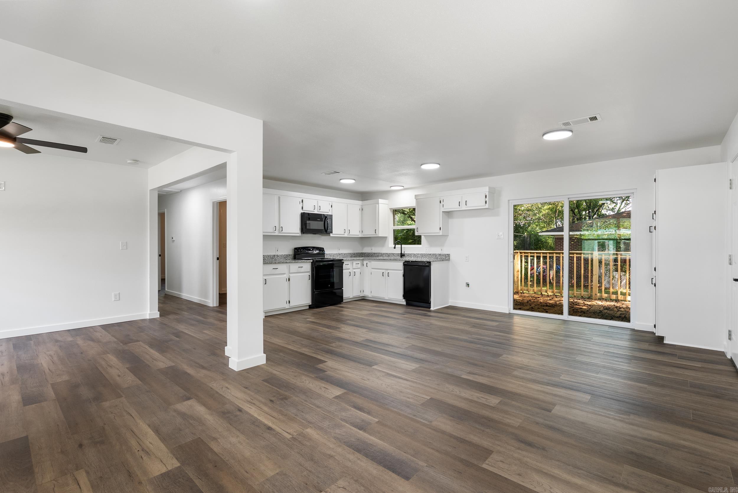 324 S Center  Conway, AR