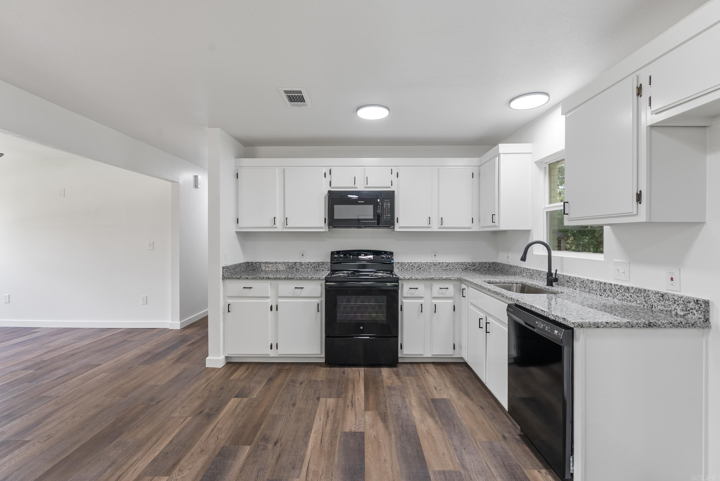 324 S Center  Conway, AR