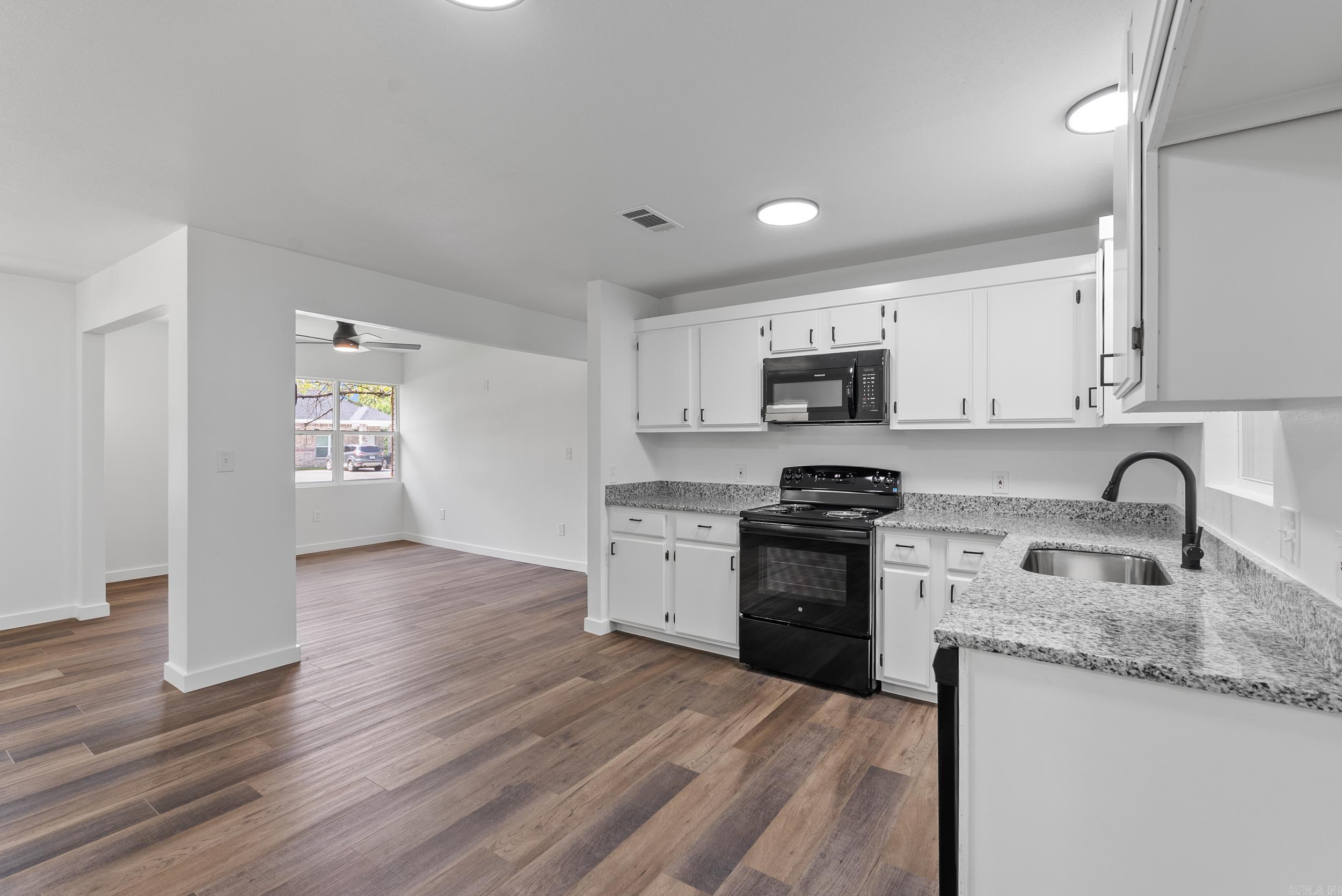 324 S Center  Conway, AR