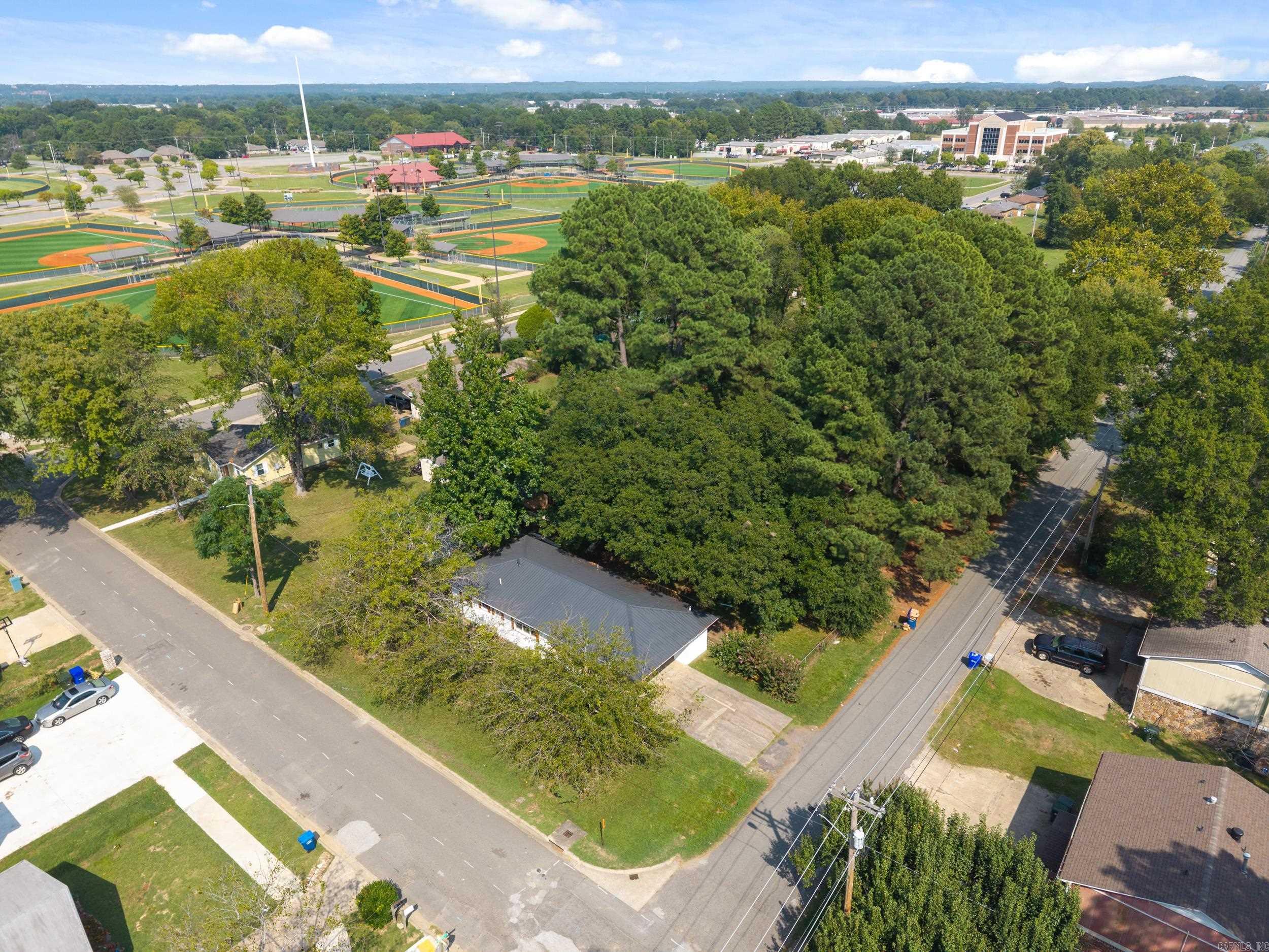 324 S Center  Conway, AR
