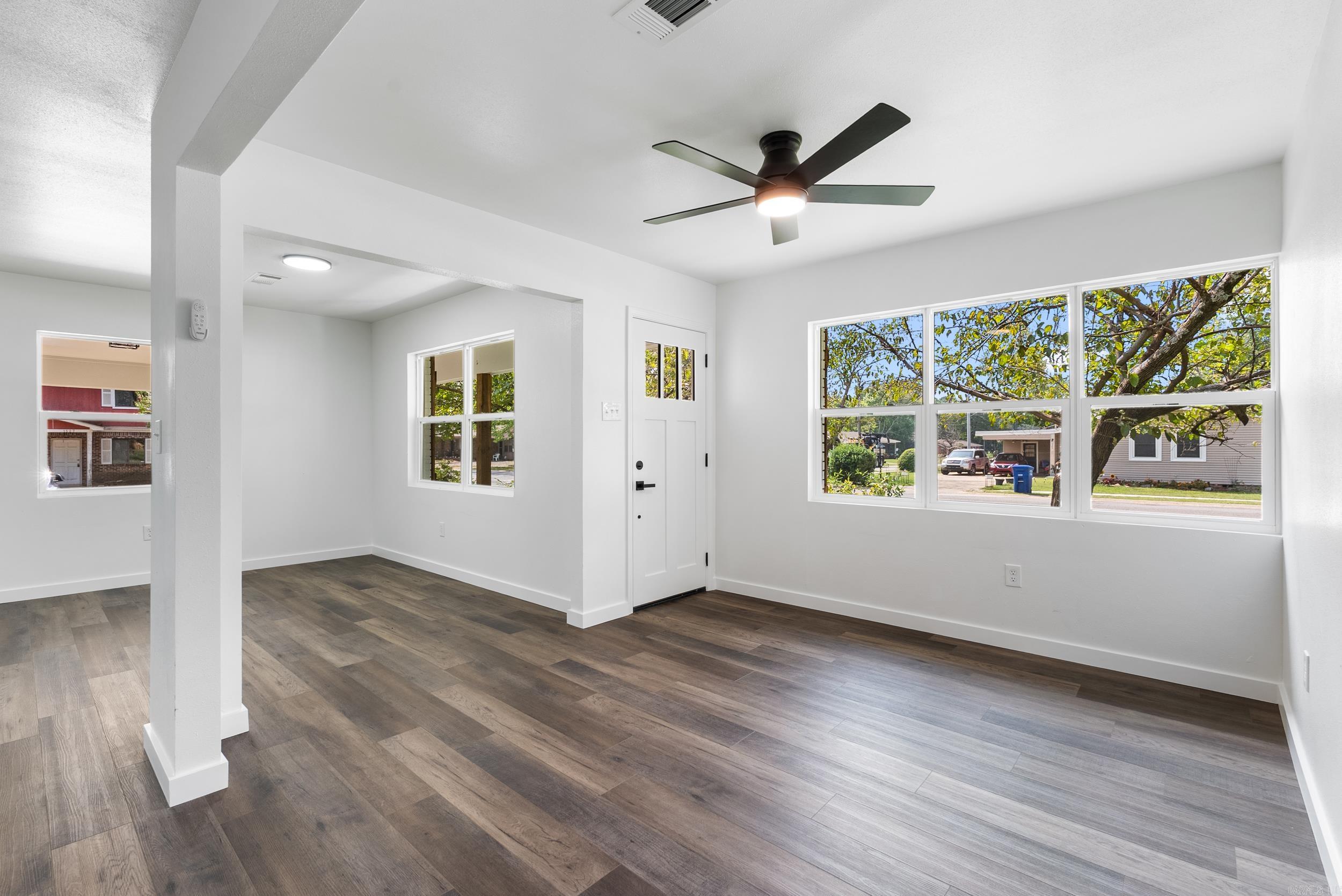 324 S Center  Conway, AR