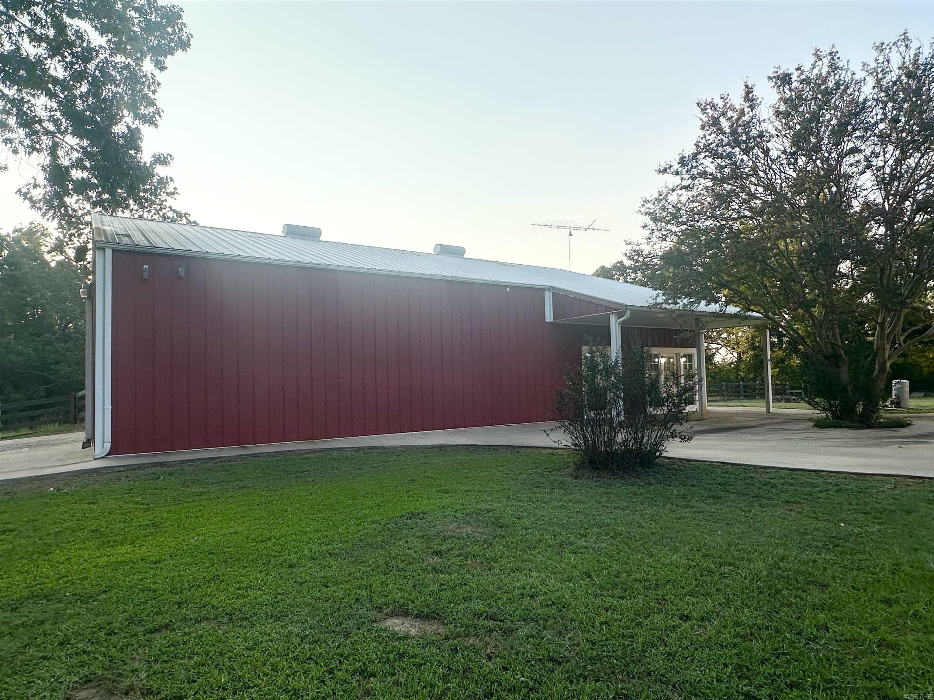 1420 Bradley 8 Rd N  Warren, AR