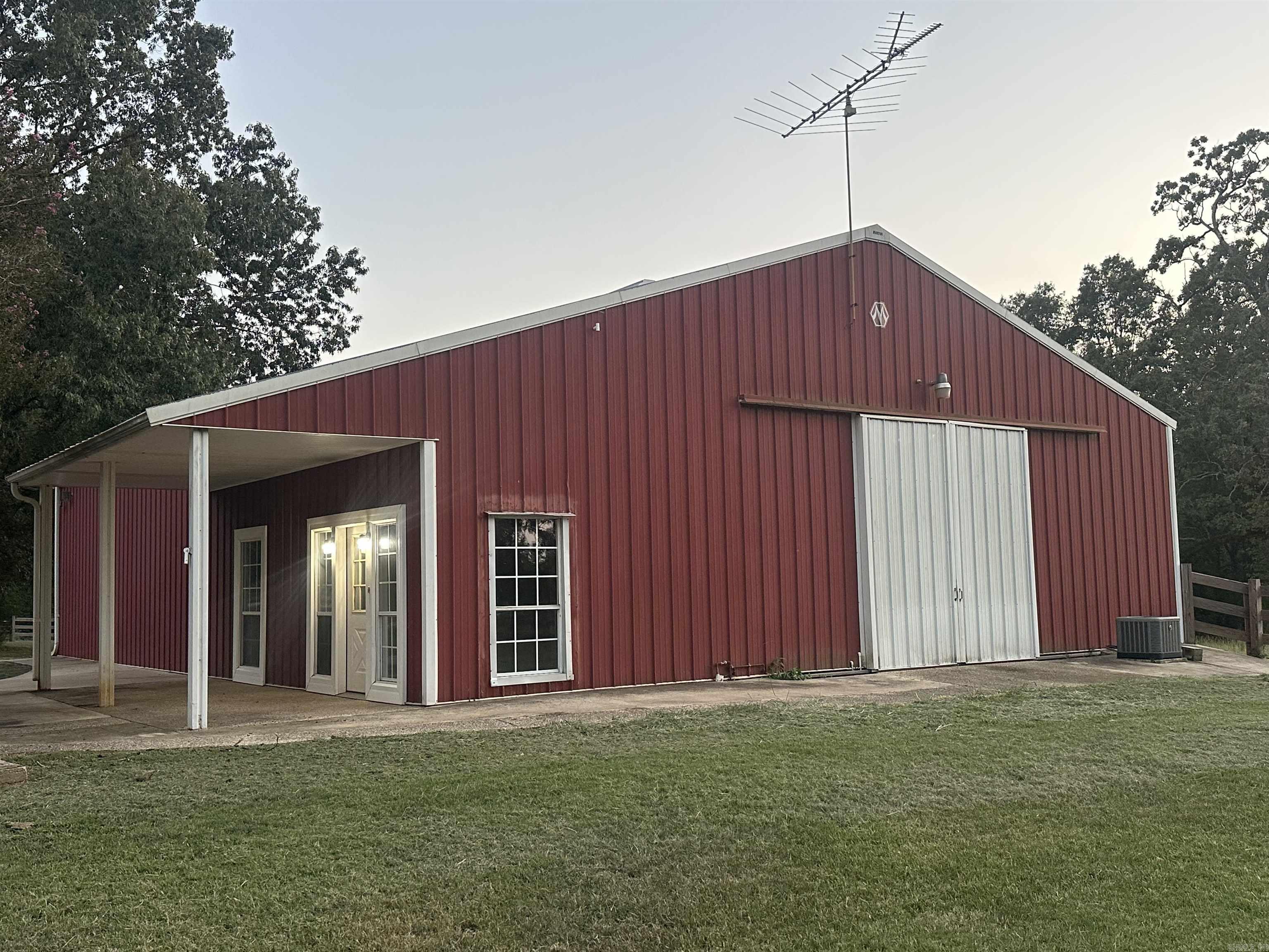 1420 Bradley 8 Rd N  Warren, AR