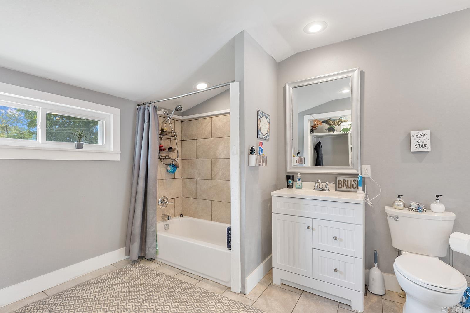 219 W D  North Little Rock, AR