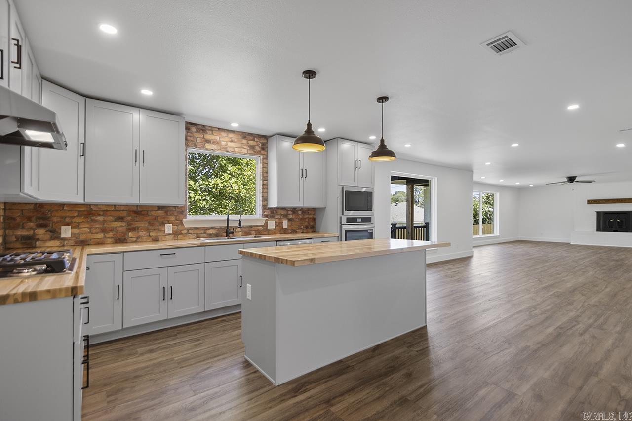 616 E Woodruff  Sherwood, AR