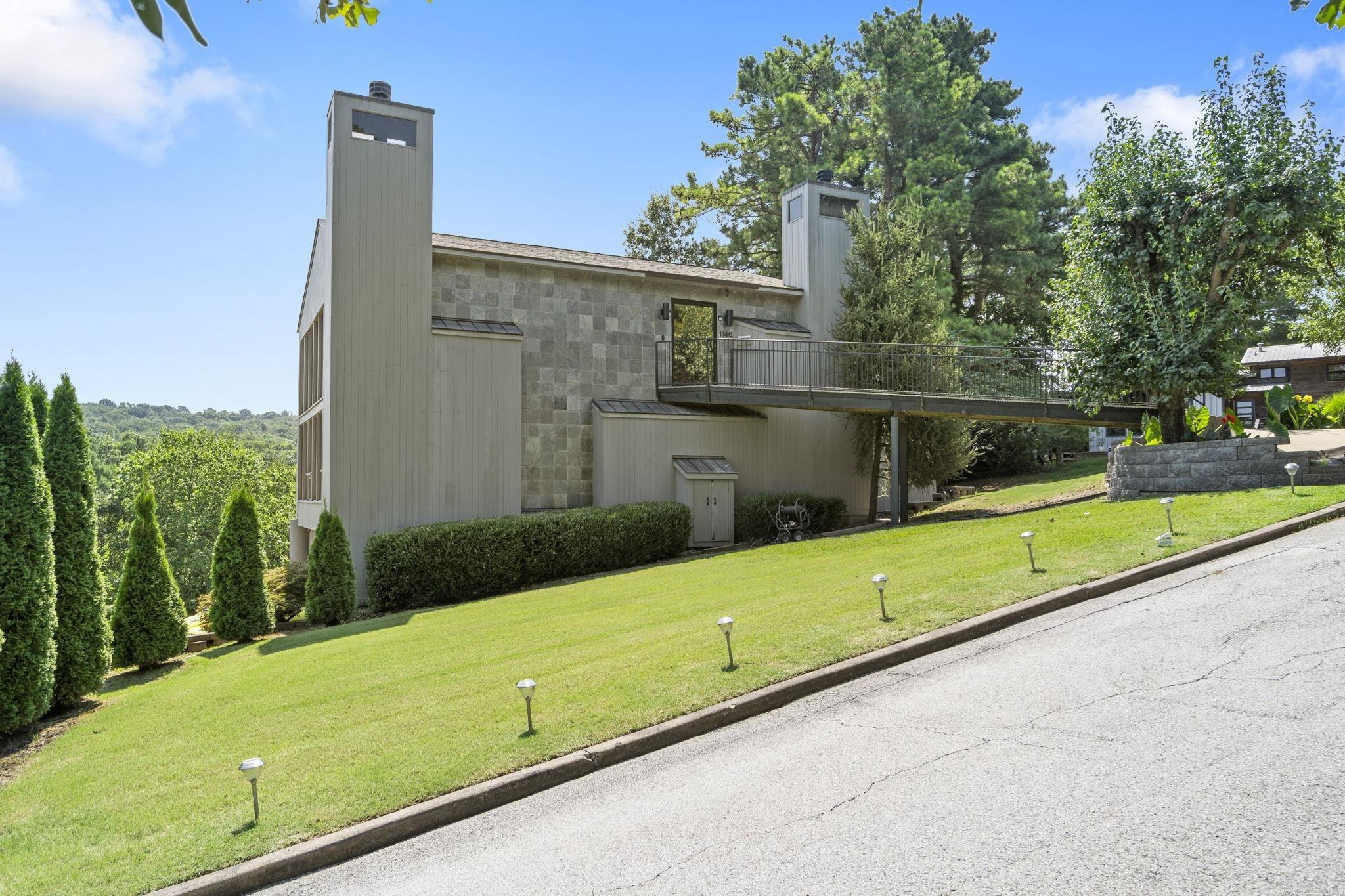 1140 E Lakefront Drive  Fayetteville, AR