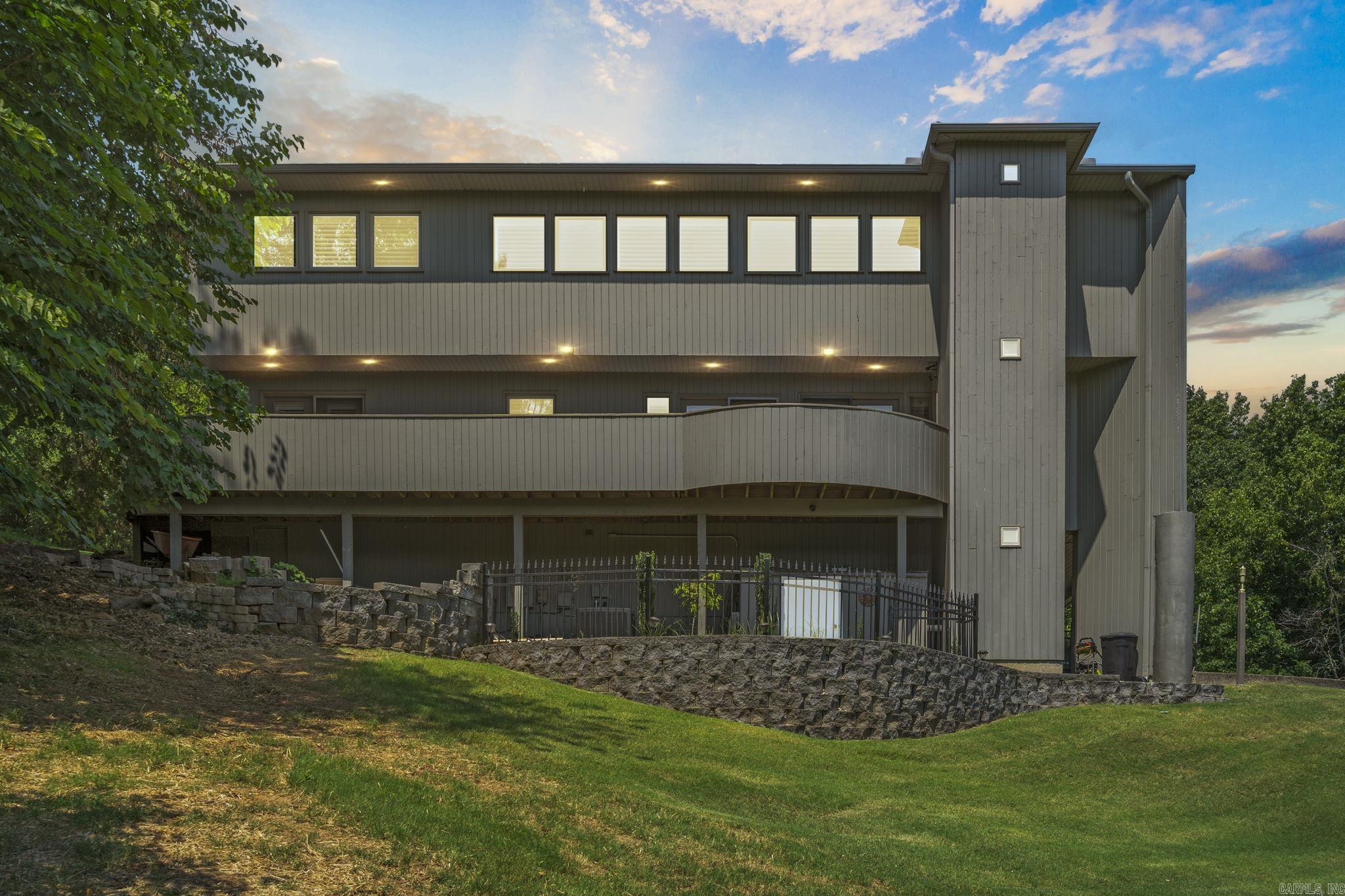 1140 E Lakefront Drive  Fayetteville, AR