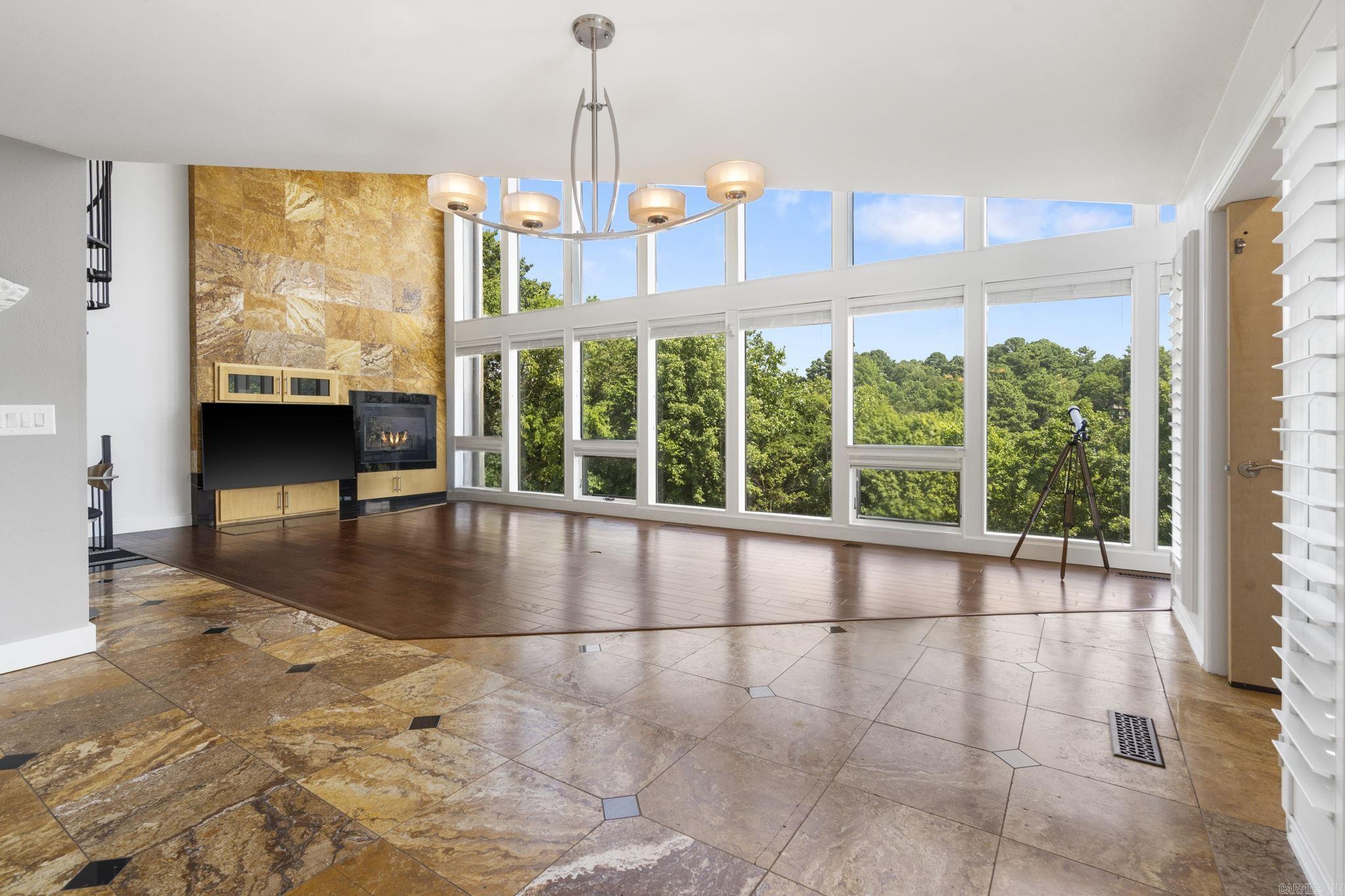 1140 E Lakefront Drive  Fayetteville, AR