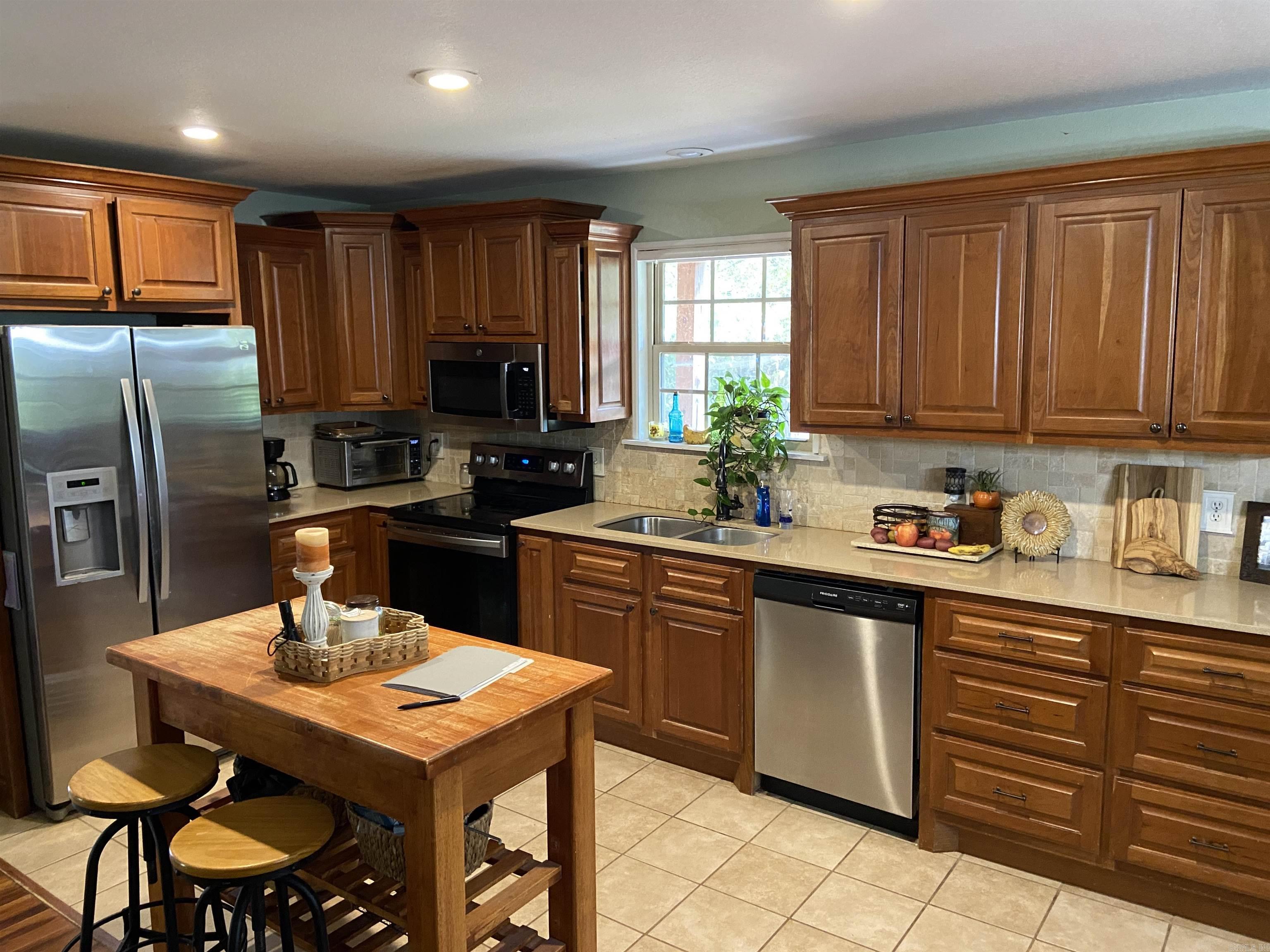 111 Hill  Romance, AR