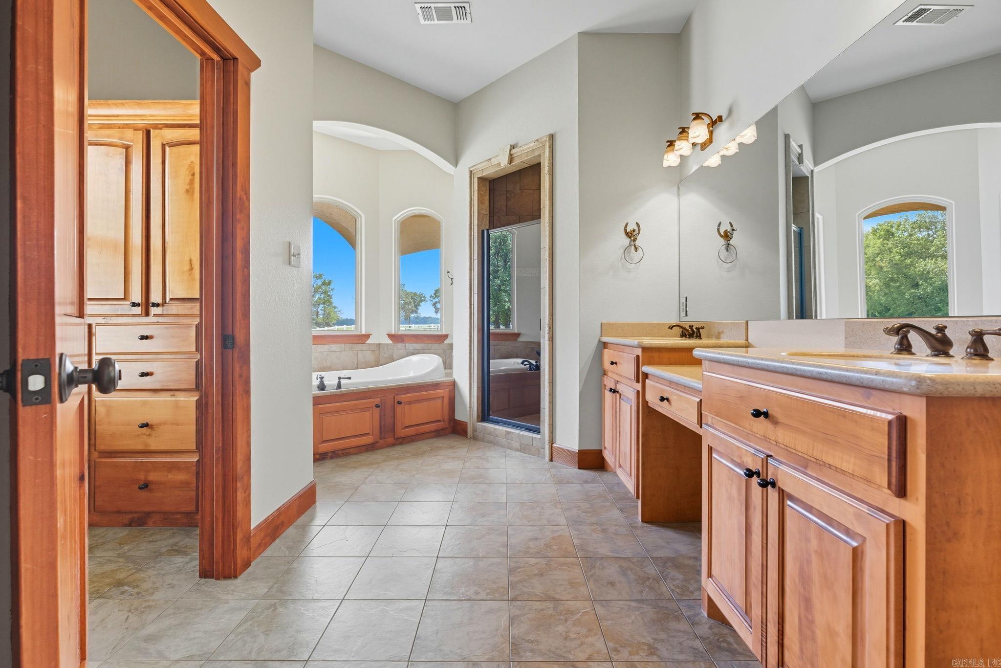 1801 W 64  El Paso, AR