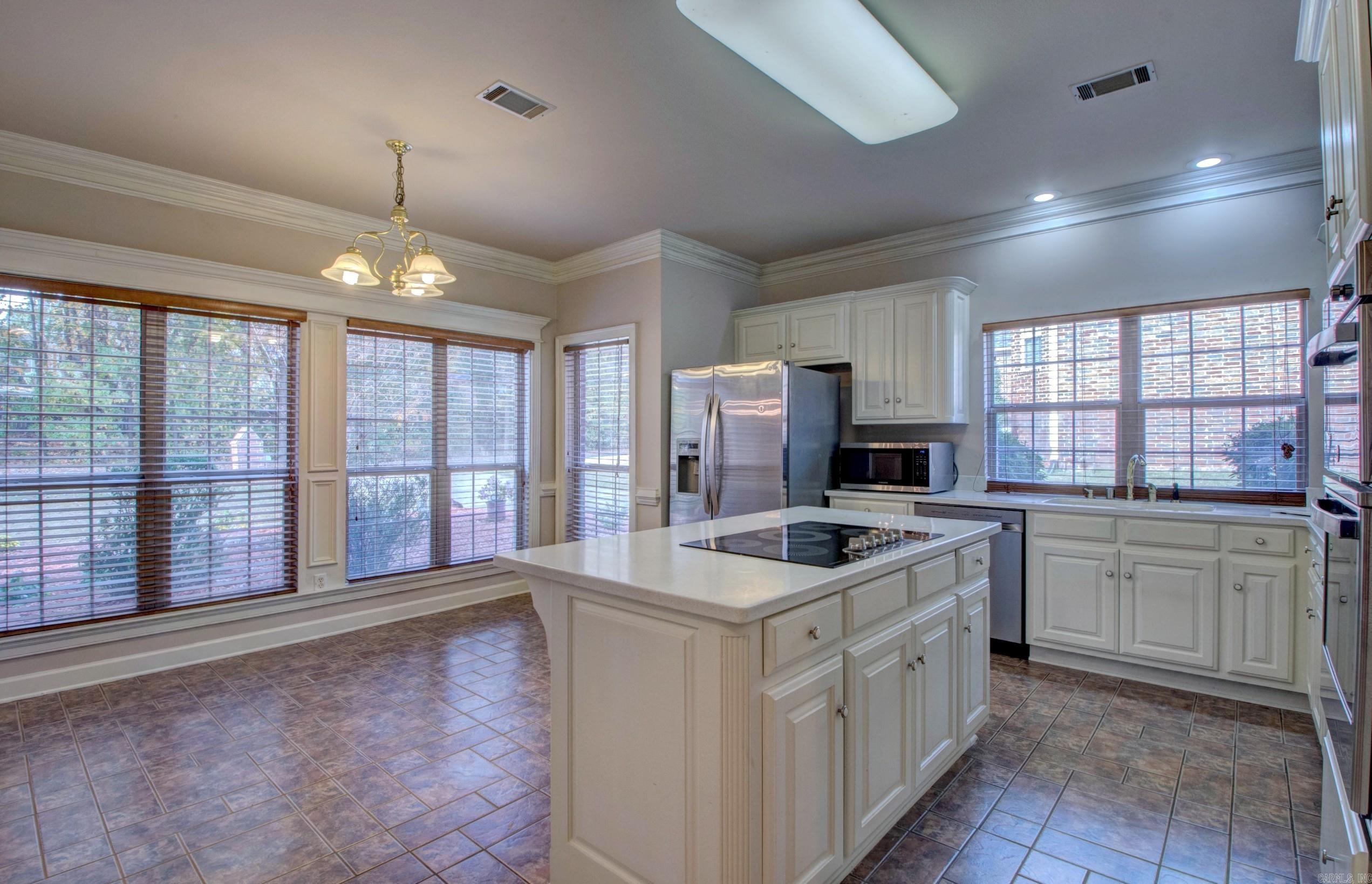 9 Shanna Lane Maumelle, AR 72113