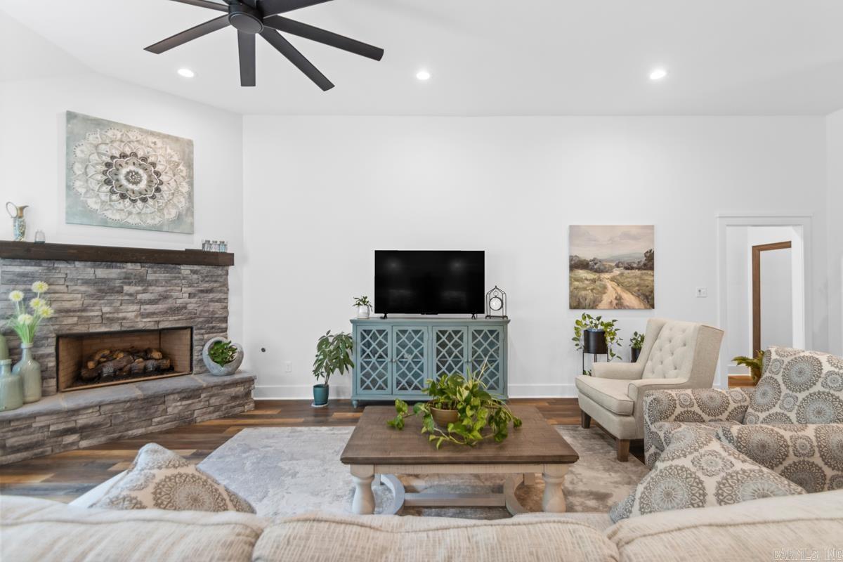6118 Creekwater  Alexander, AR